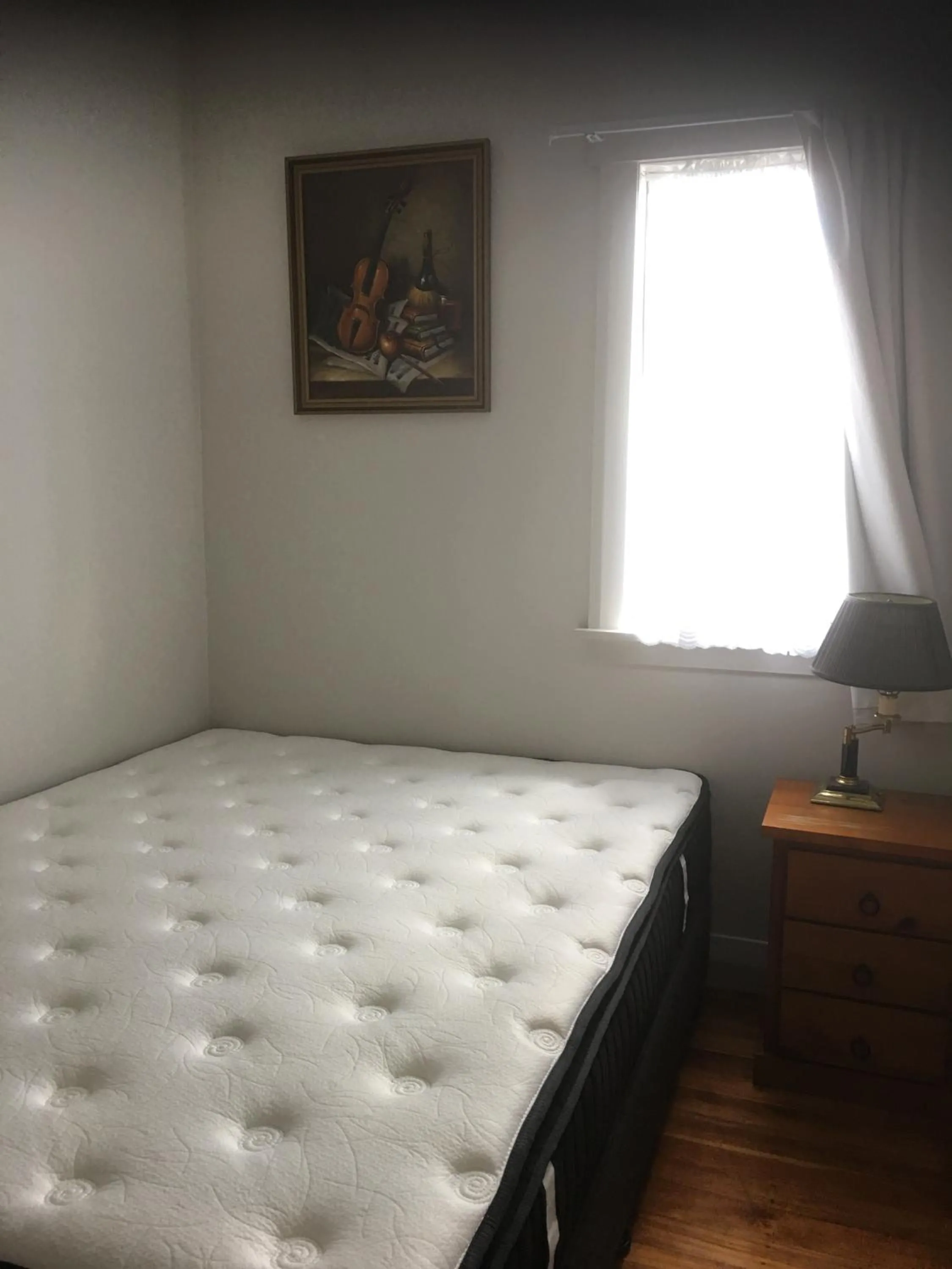 Queen Room with Shared Bathroom in Mini Homestay