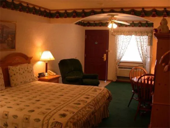 Bed in Townhouse Inn & Suites Omaha