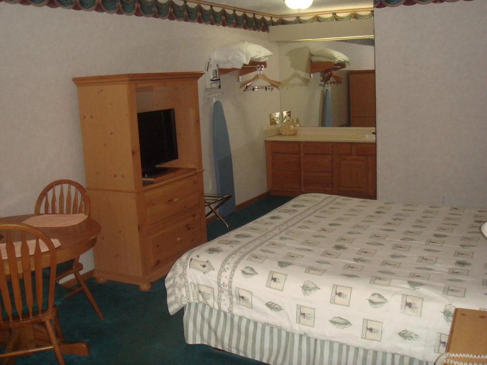 Bed in Townhouse Inn & Suites Omaha