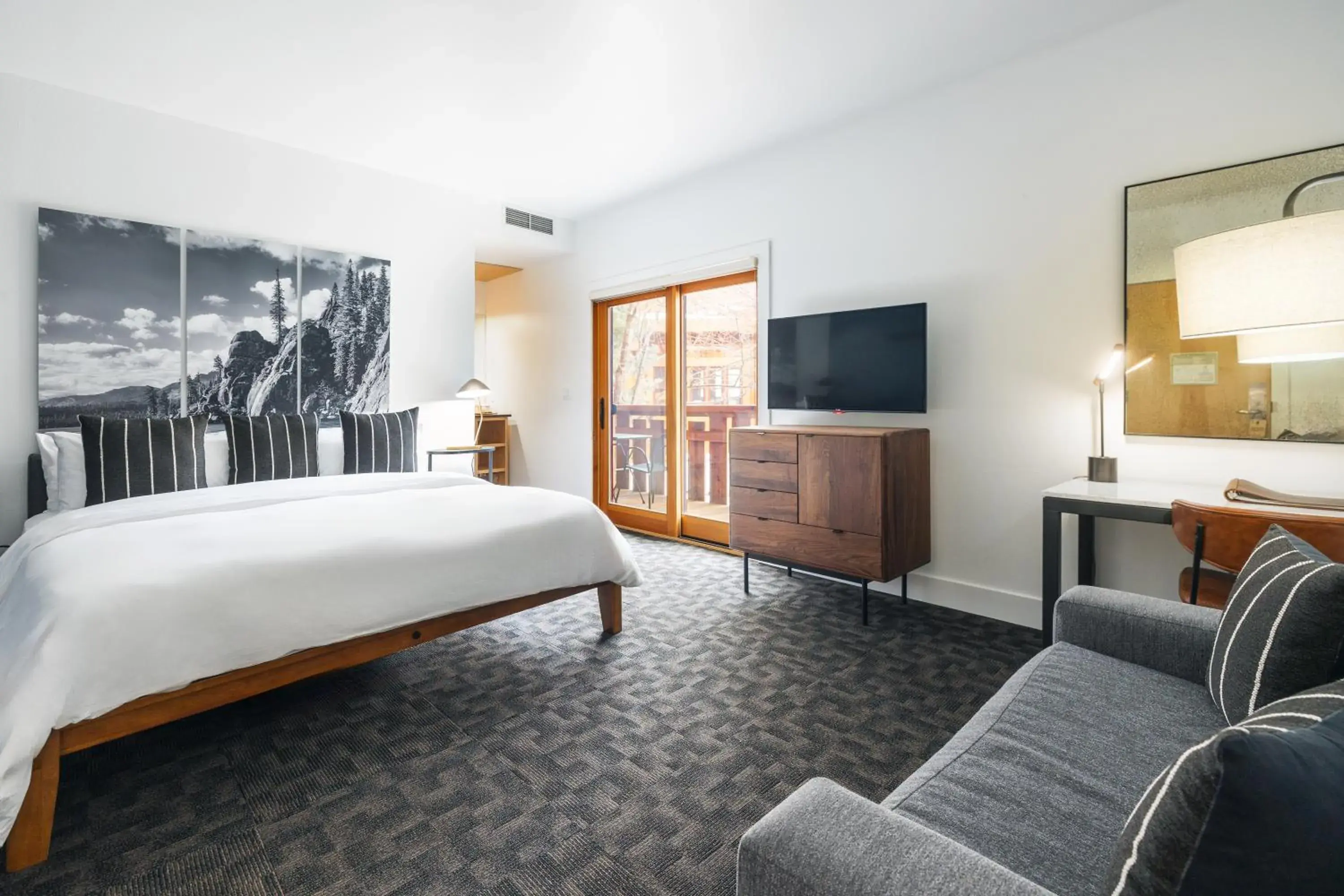 POWDER HOUND | KING + TWIN SLEEPER in Gravity Haus Truckee-Tahoe POWDER HOUND | KING + TWIN SLEEPER in Gravity Haus Truckee-Tahoe