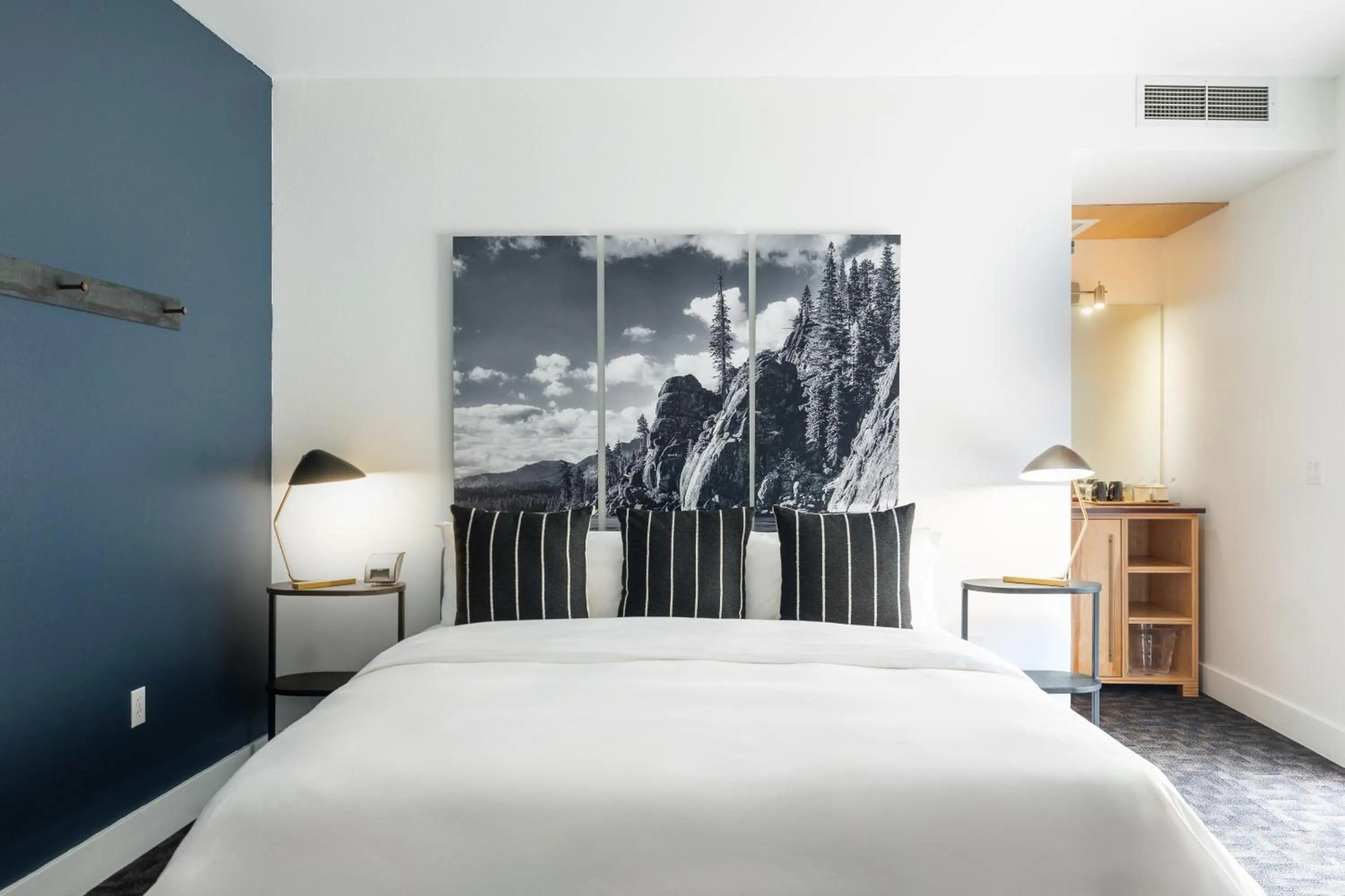 Bedroom, Bed in Gravity Haus Truckee-Tahoe