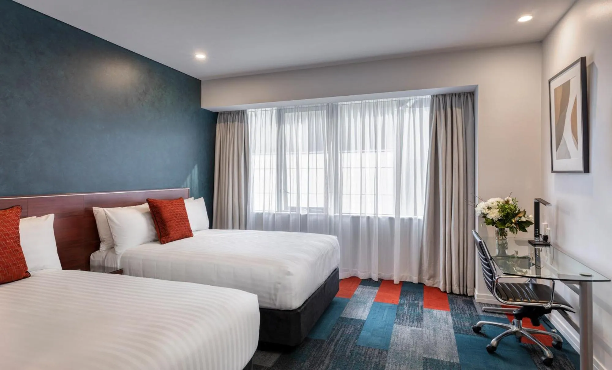 Bedroom, Bed in Rydges Auckland