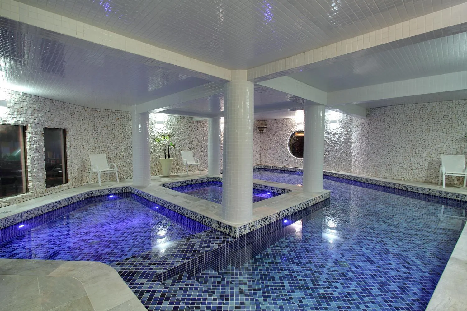 Swimming pool in Salvetti Praia Hotel