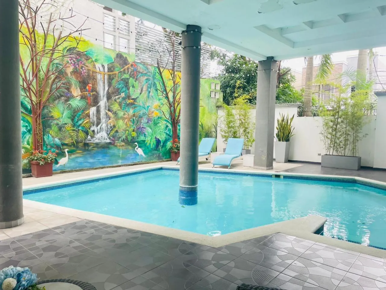 Swimming pool in Hotel Galerias HN