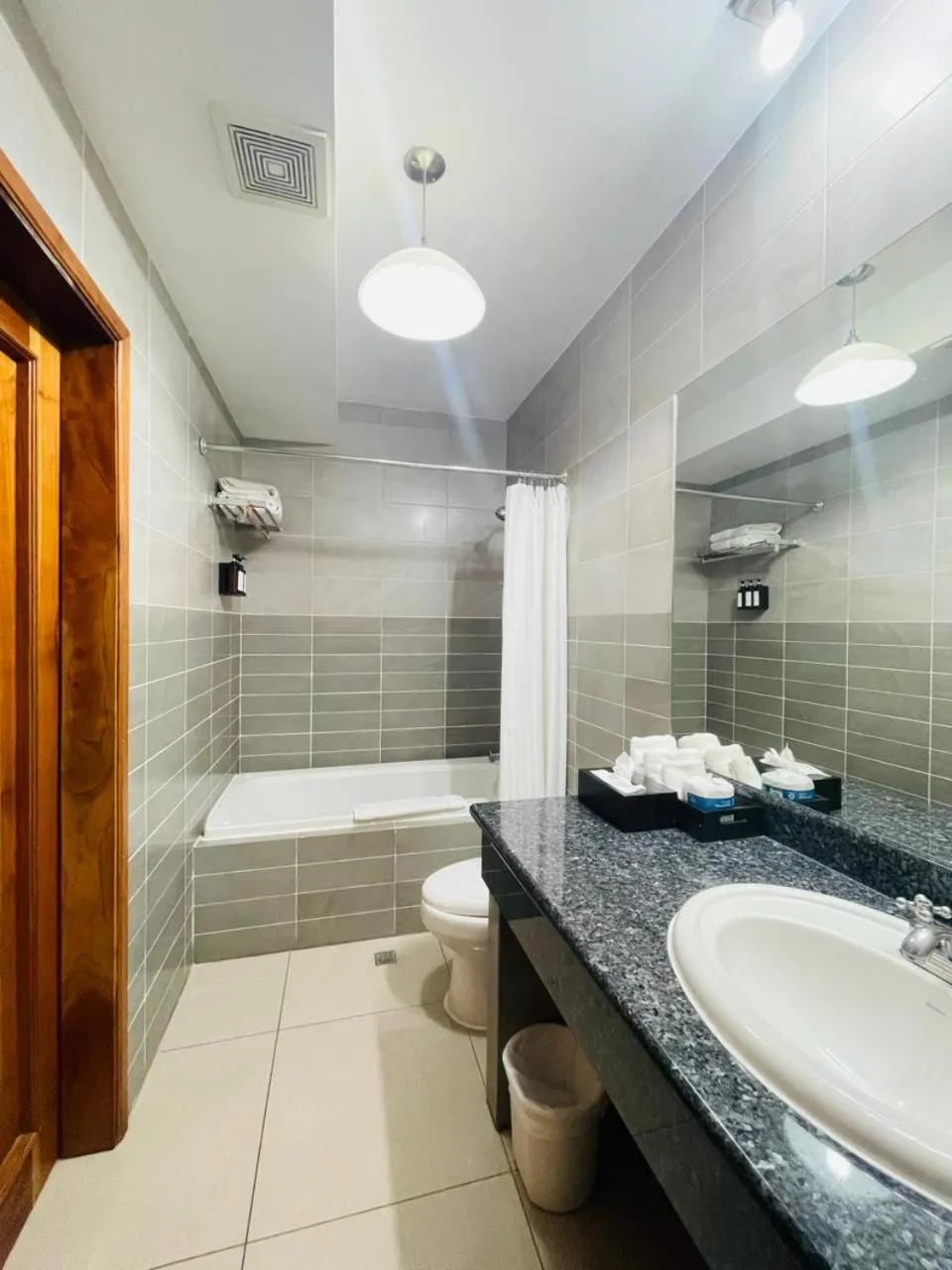 Shower in Hotel Galerias HN