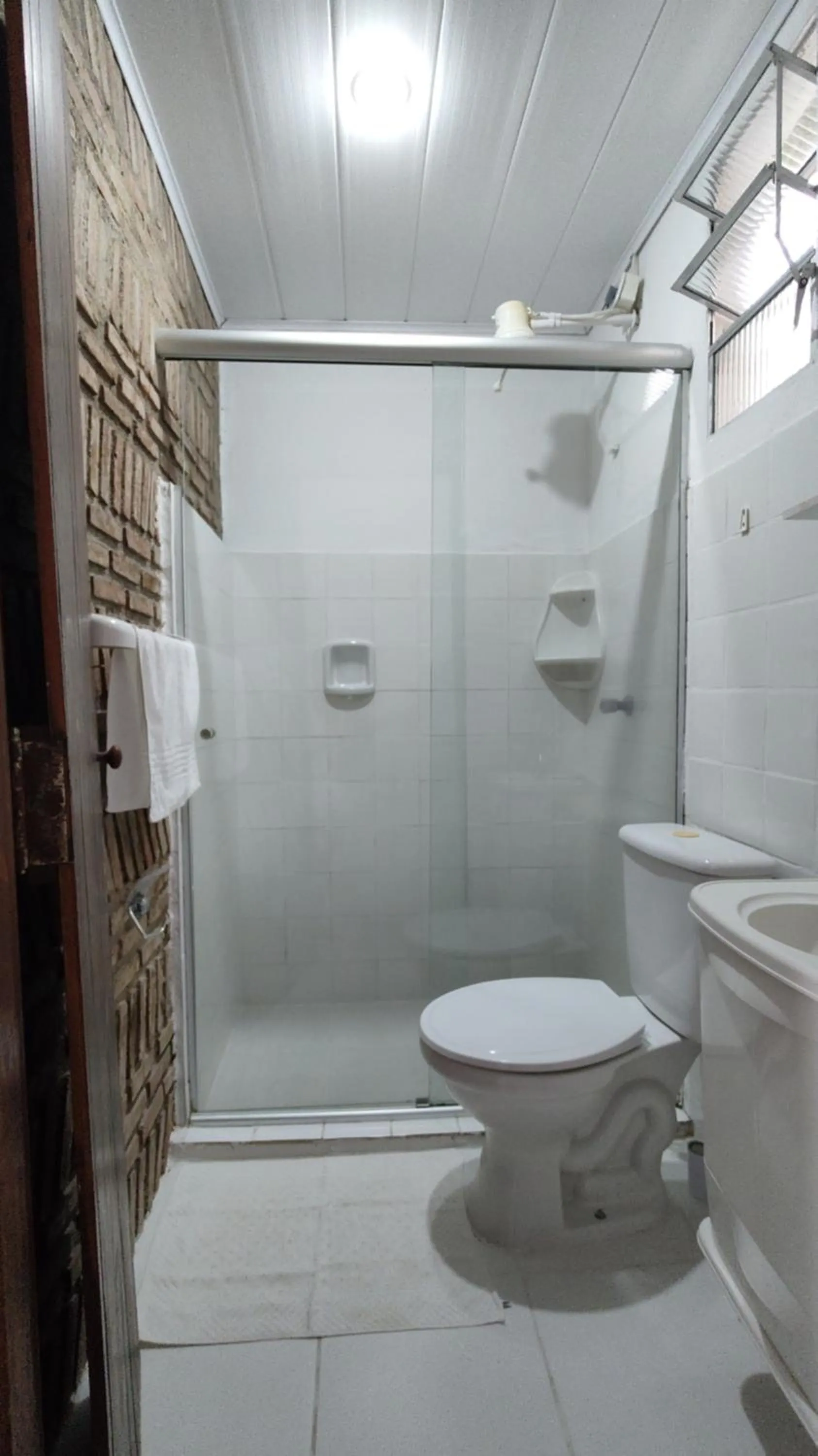Shower in Pousada Lá na Magia