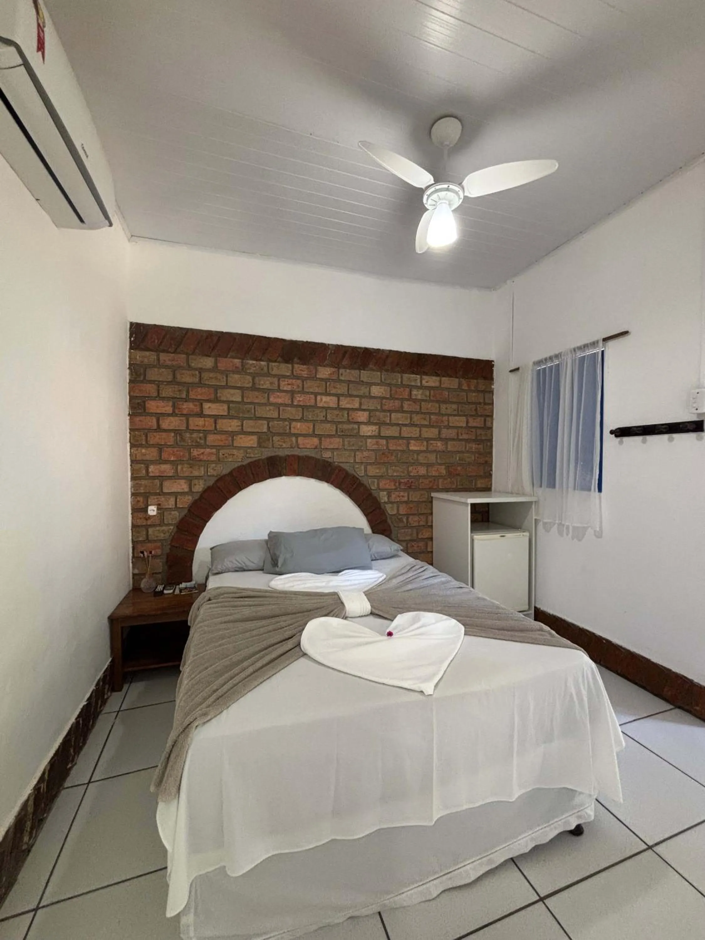 Photo of the whole room, Bed in Pousada Lá na Magia