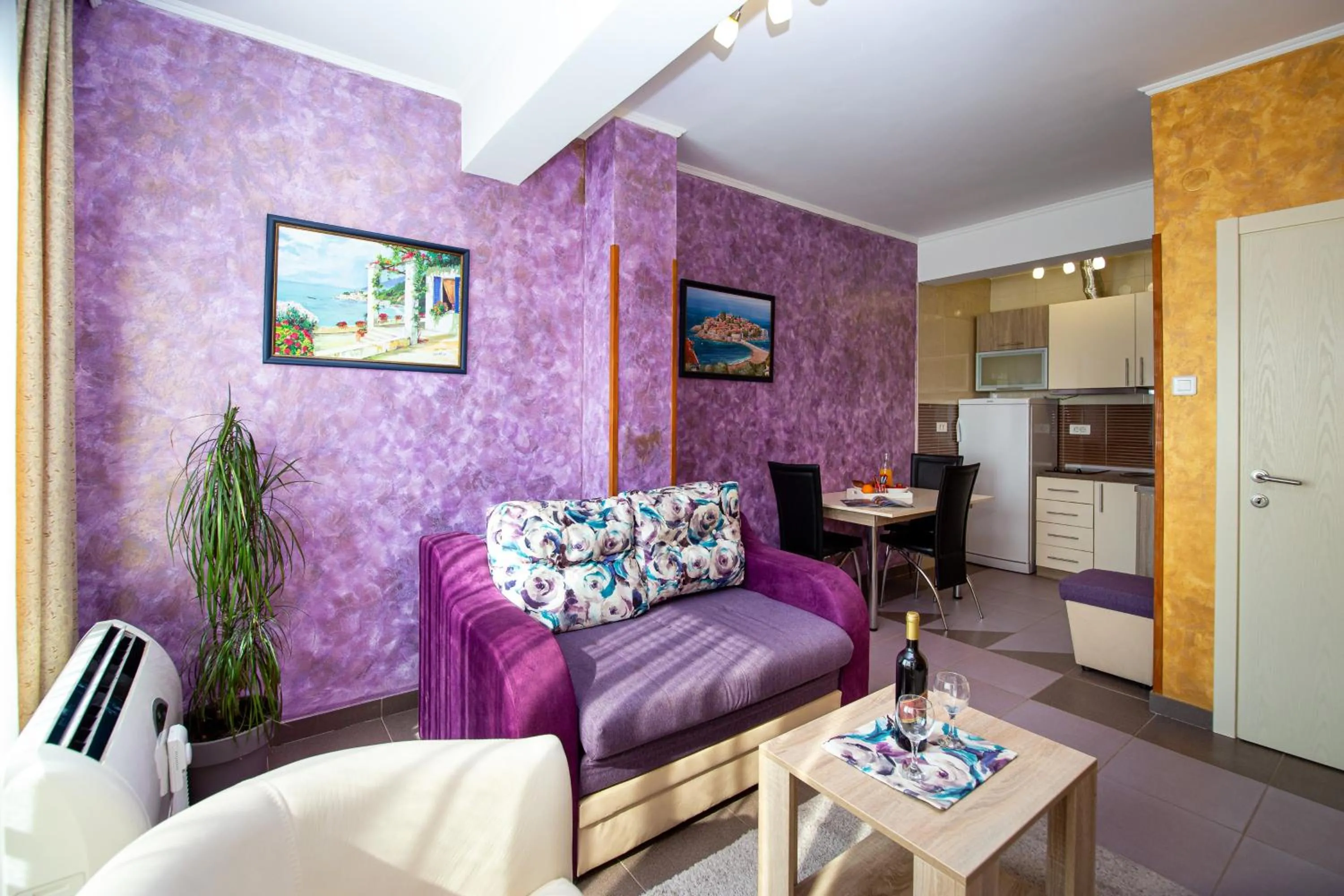SunSea Apartments