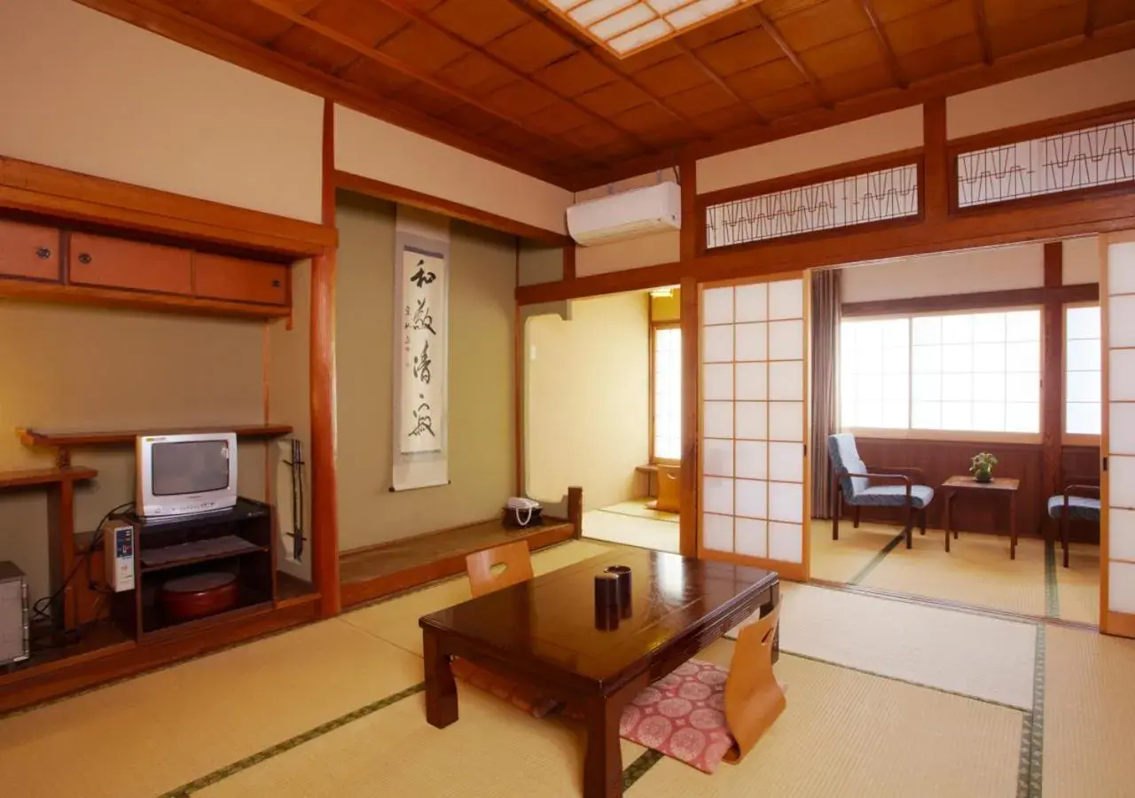 Photo of the whole room in Unzen Iwaki Ryokan Photo of the whole room in Unzen Iwaki Ryokan