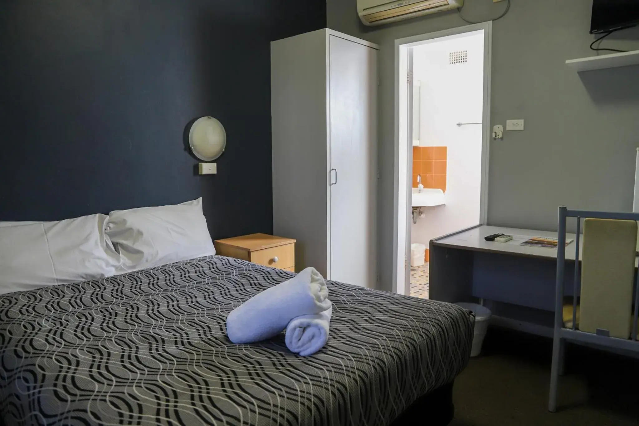 Bed in The Palms Motel- Formerly Flinders Motel Bed in The Palms Motel- Formerly Flinders Motel