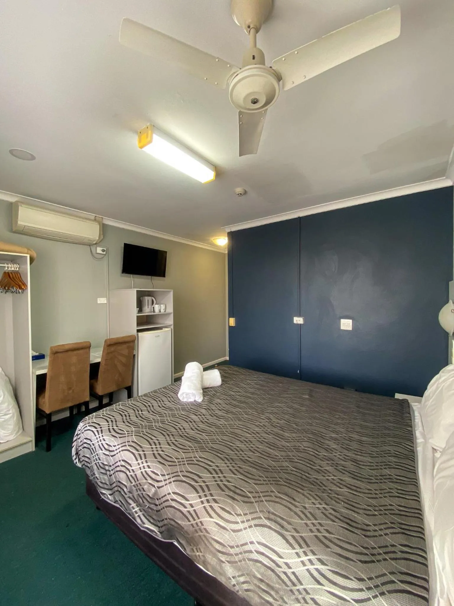 Bed in The Palms Motel- Formerly Flinders Motel