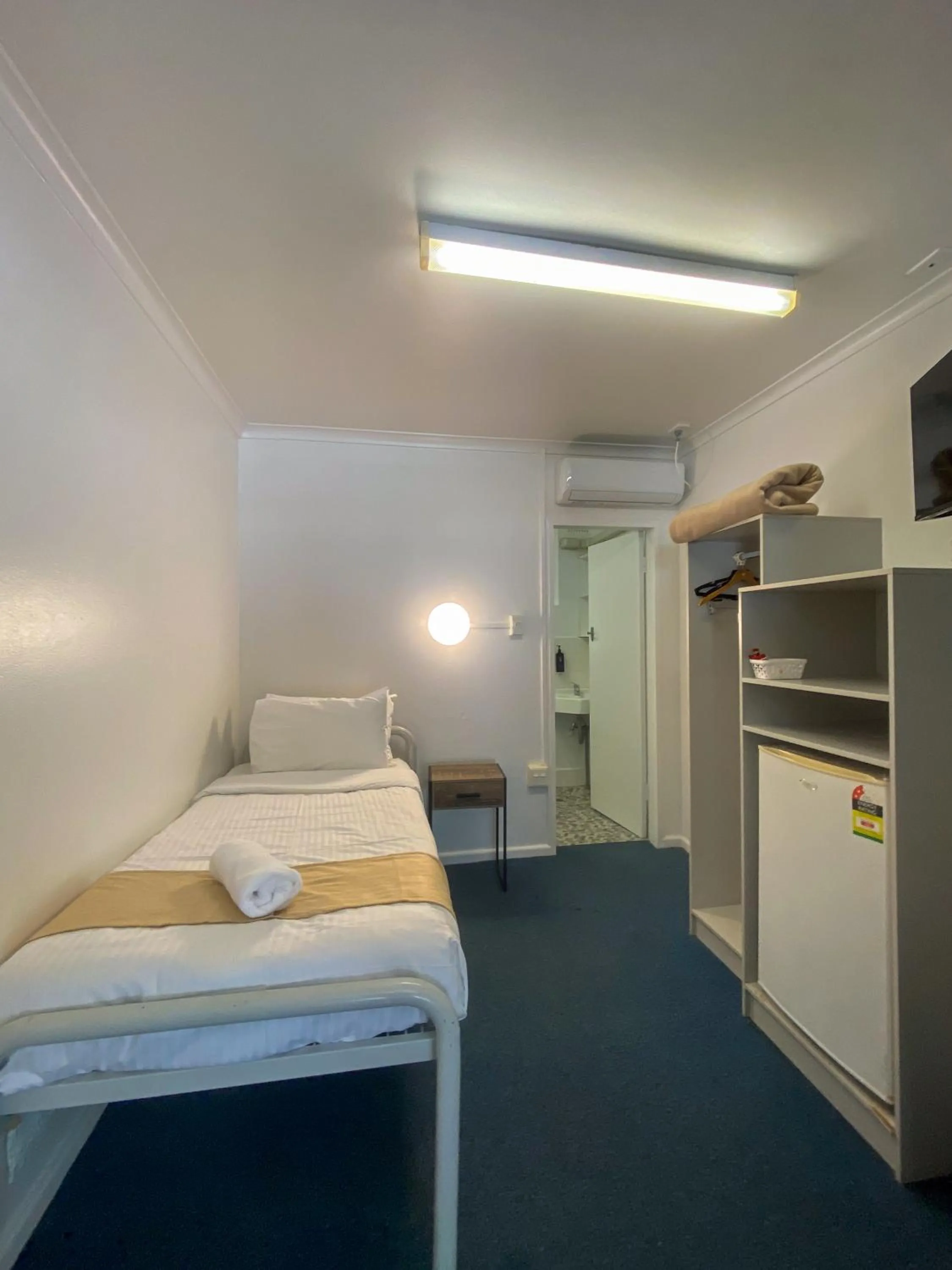 Bed in The Palms Motel- Formerly Flinders Motel