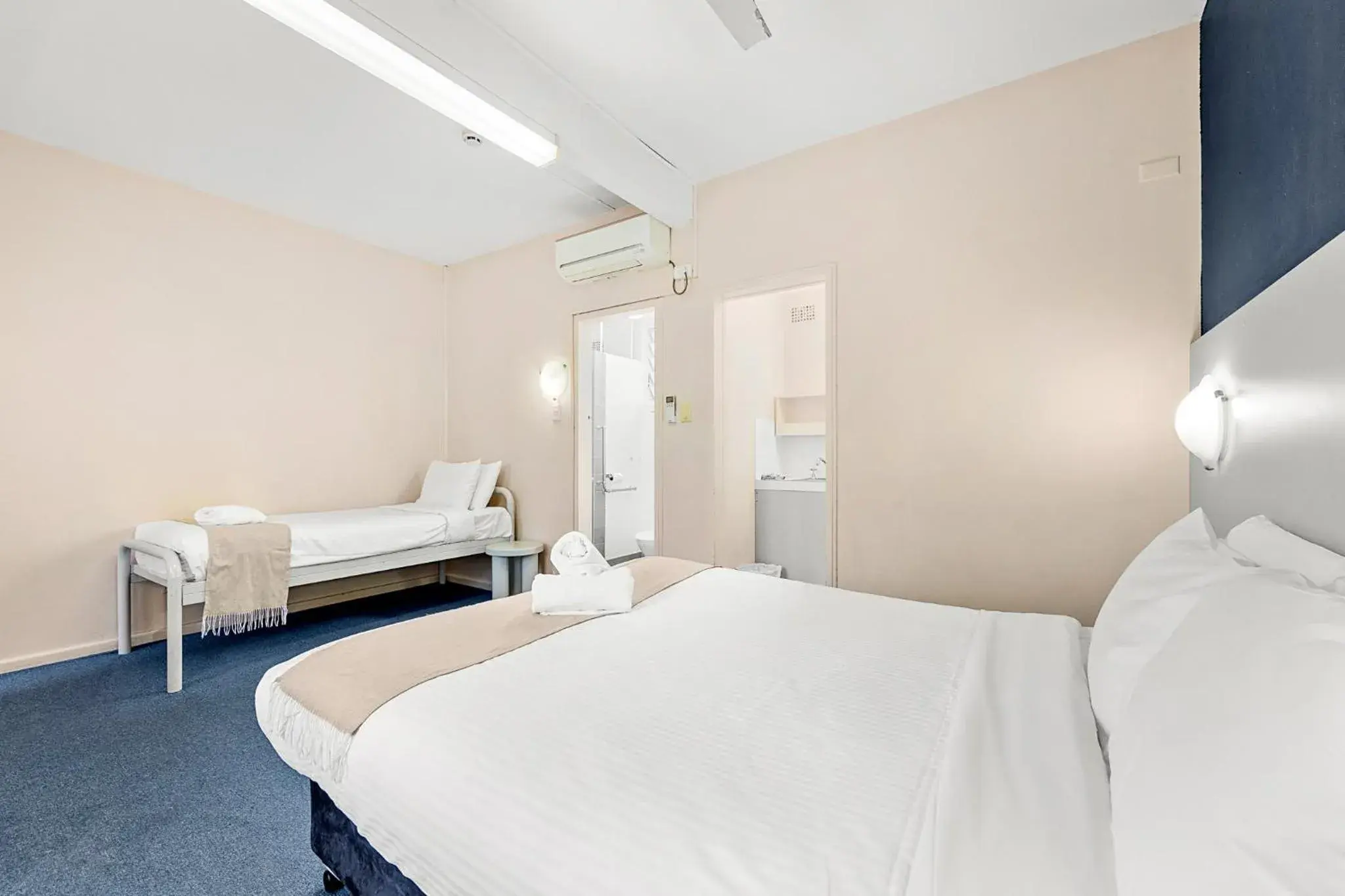 Bed in The Palms Motel- Formerly Flinders Motel Bed in The Palms Motel- Formerly Flinders Motel