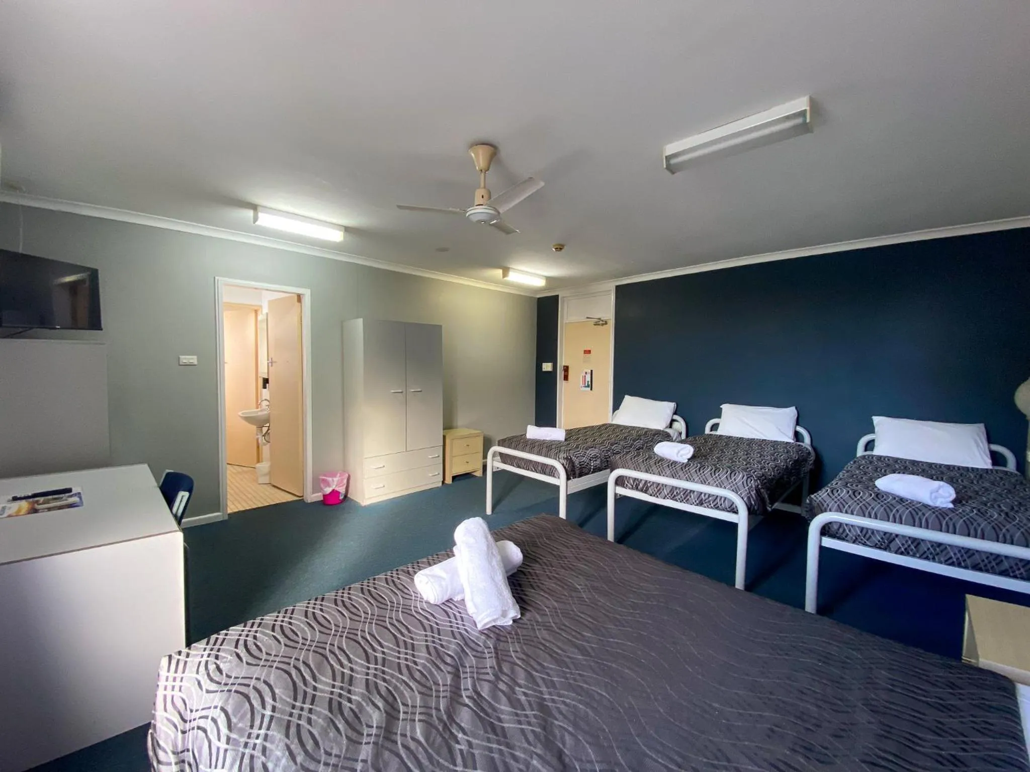 Bed in The Palms Motel- Formerly Flinders Motel