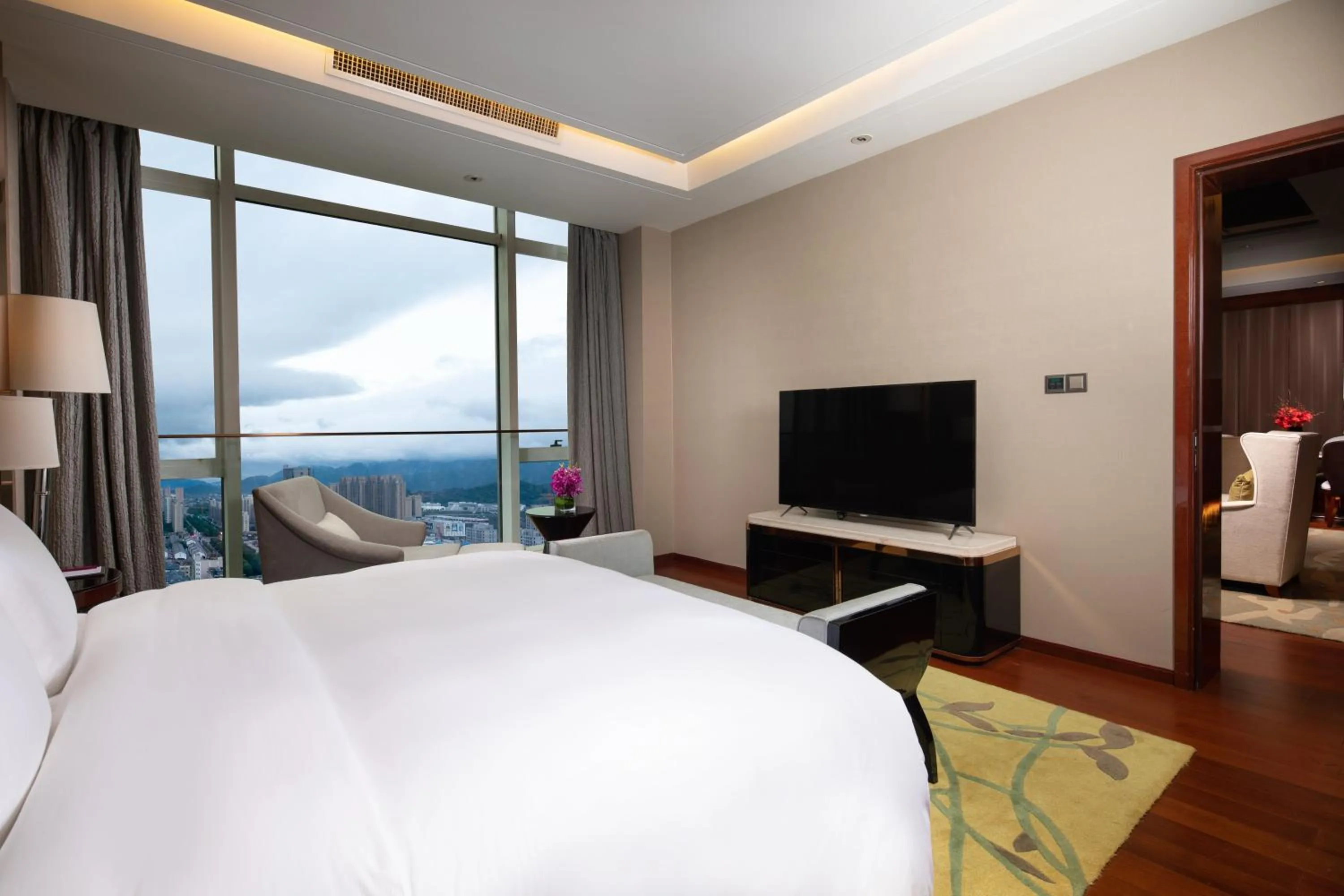 Photo of the whole room in Crowne Plaza Taizhou by IHG