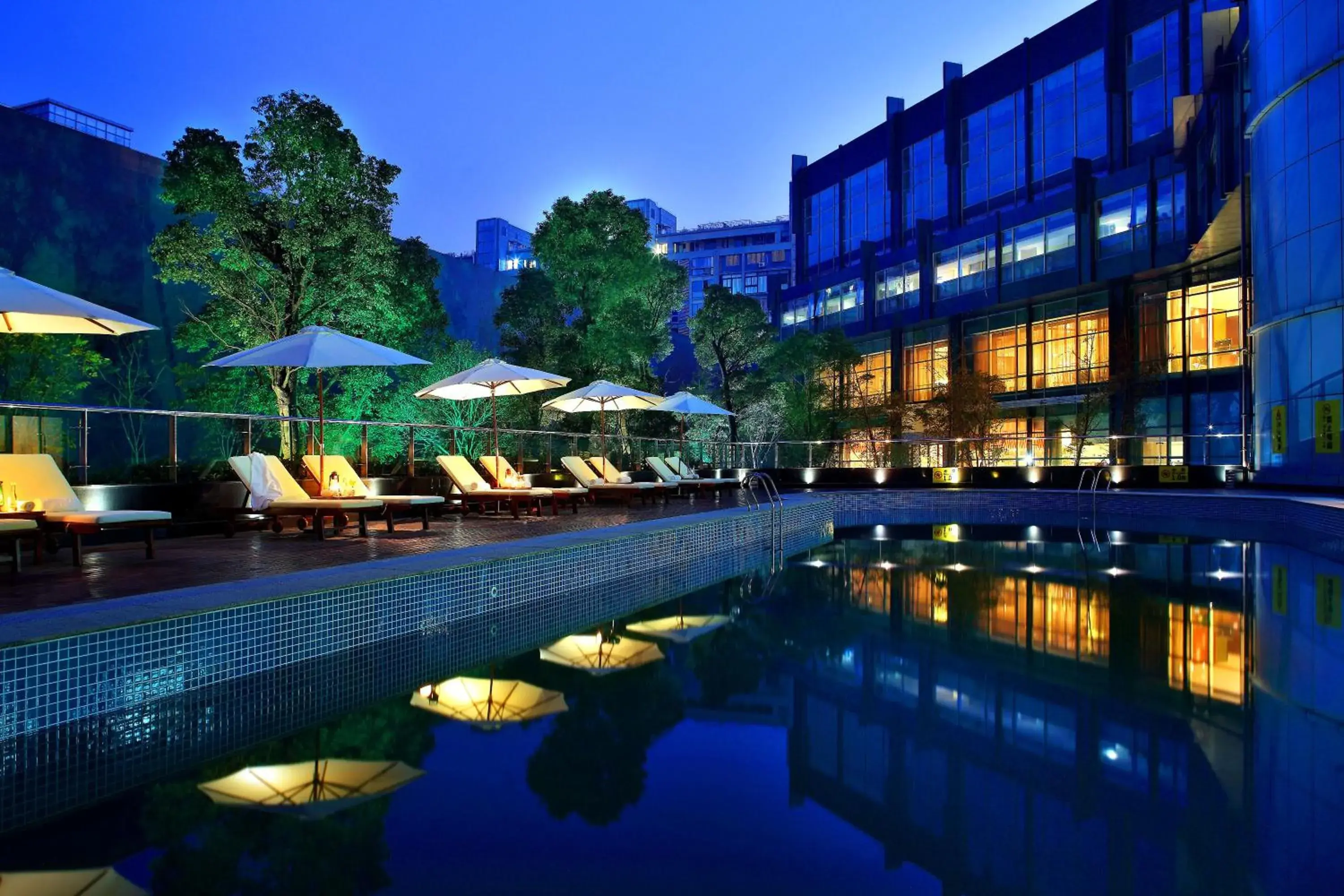 Swimming pool in Crowne Plaza Taizhou by IHG Swimming pool in Crowne Plaza Taizhou by IHG