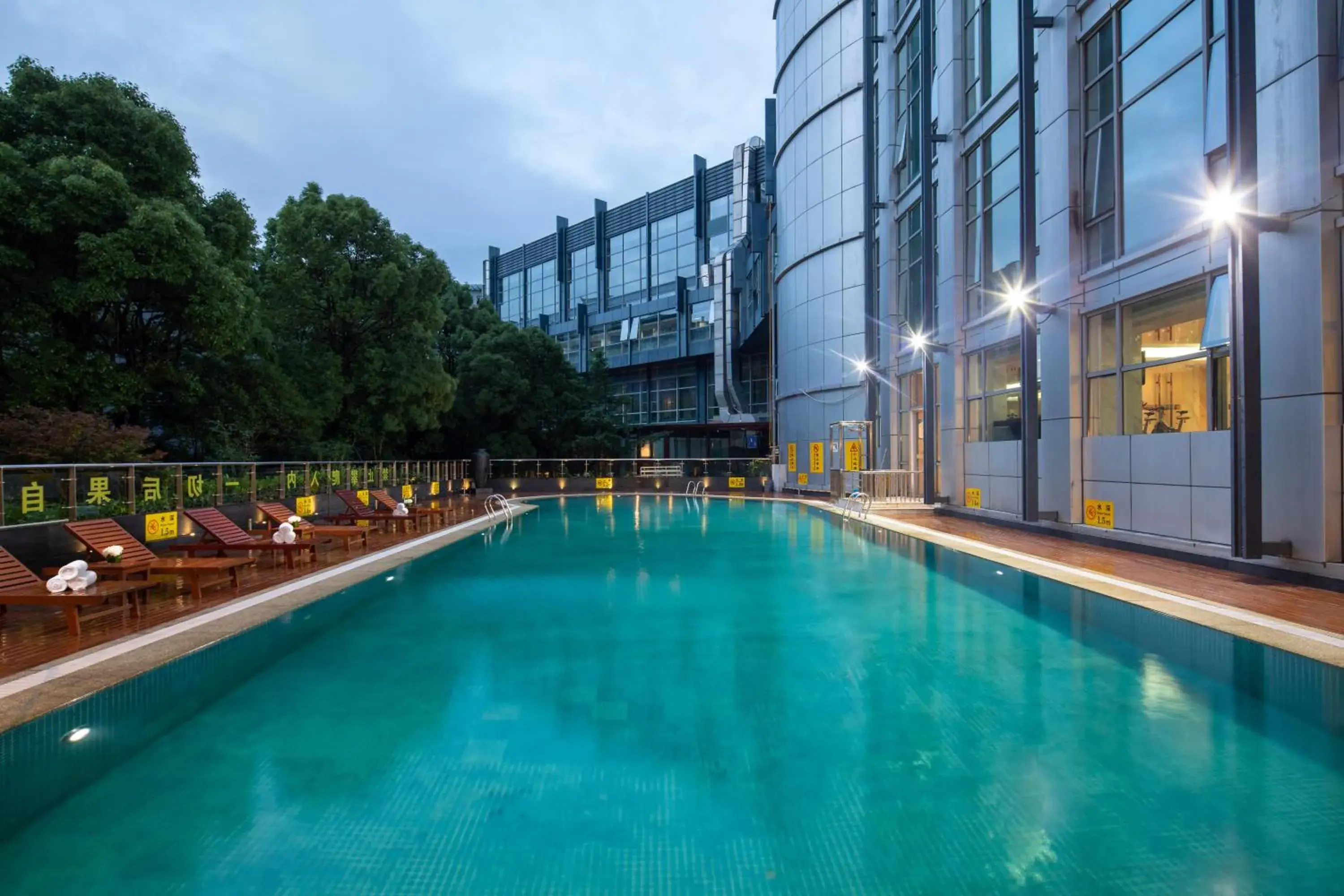 Swimming pool in Crowne Plaza Taizhou by IHG Swimming pool in Crowne Plaza Taizhou by IHG