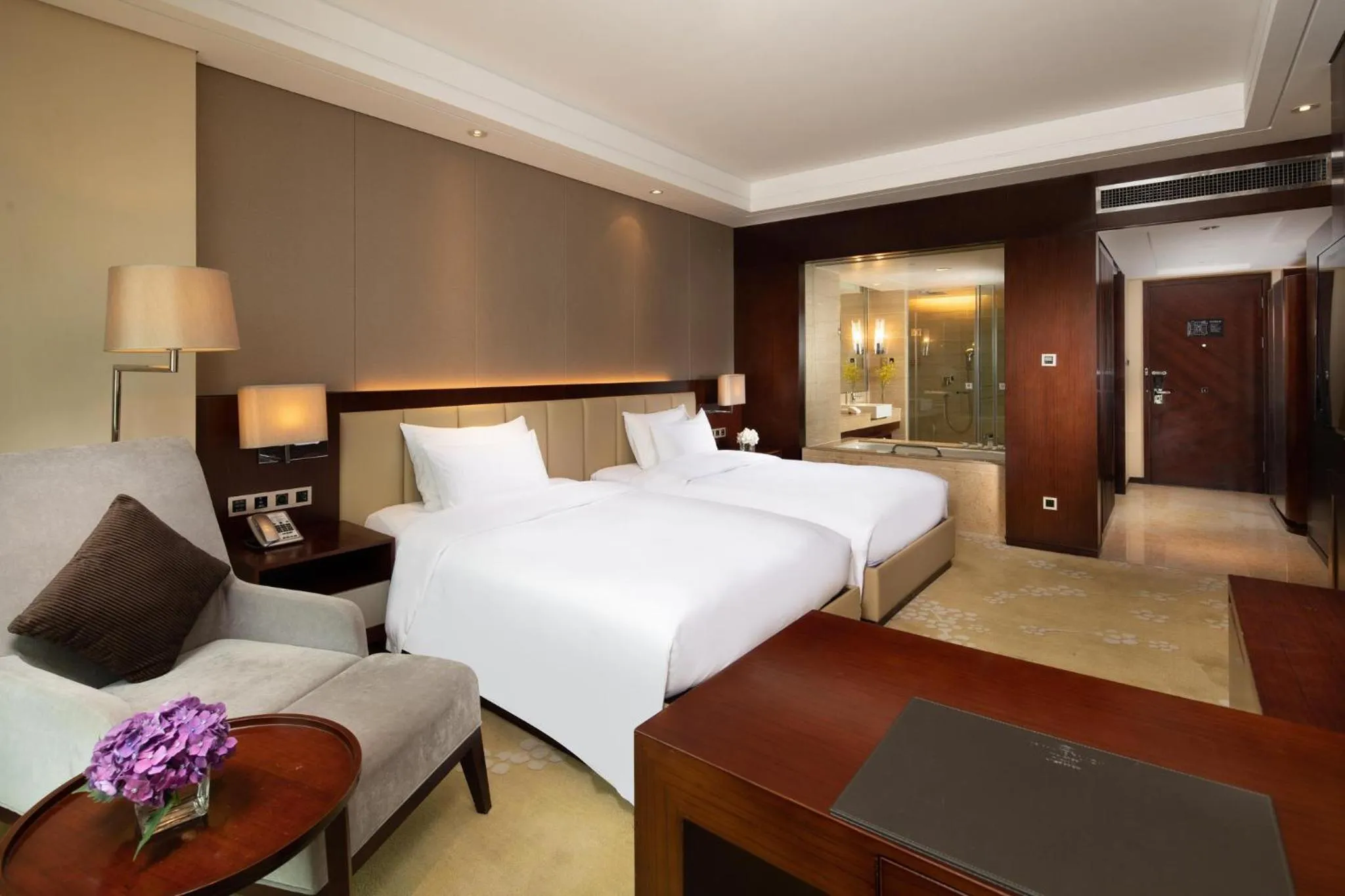 Photo of the whole room in Crowne Plaza Taizhou by IHG