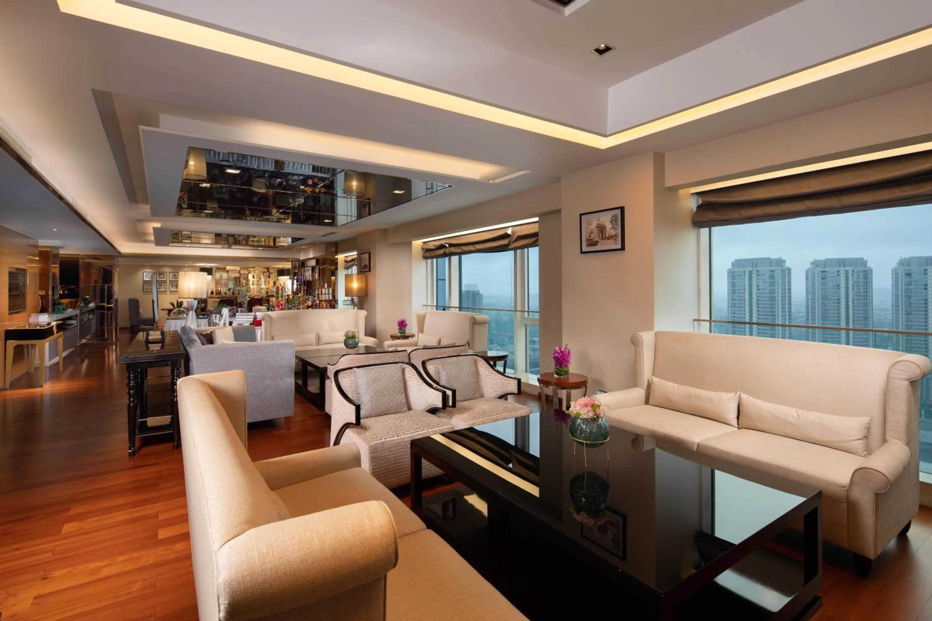 Lounge or bar in Crowne Plaza Taizhou by IHG
