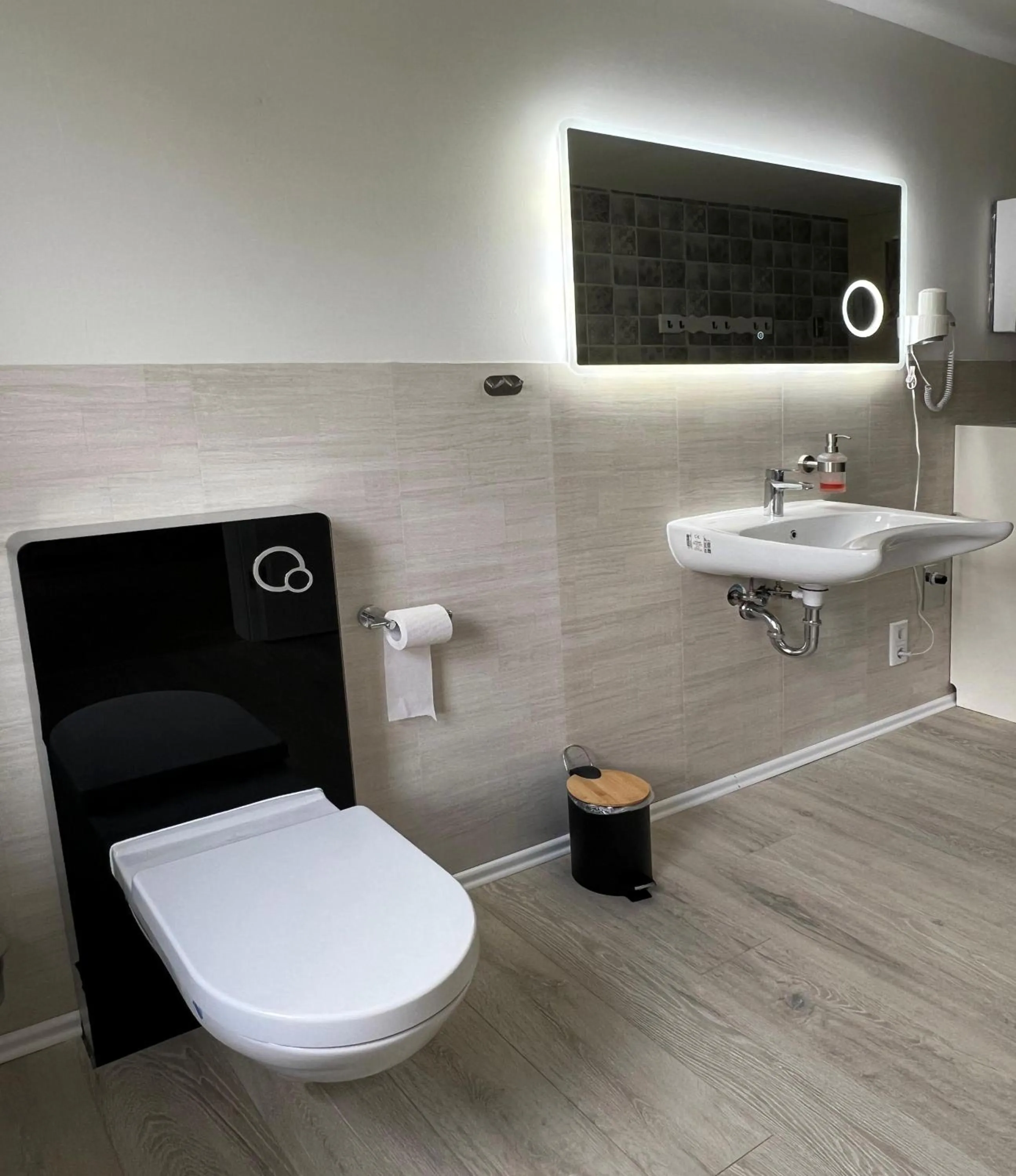 Shower in Landlust Hotel