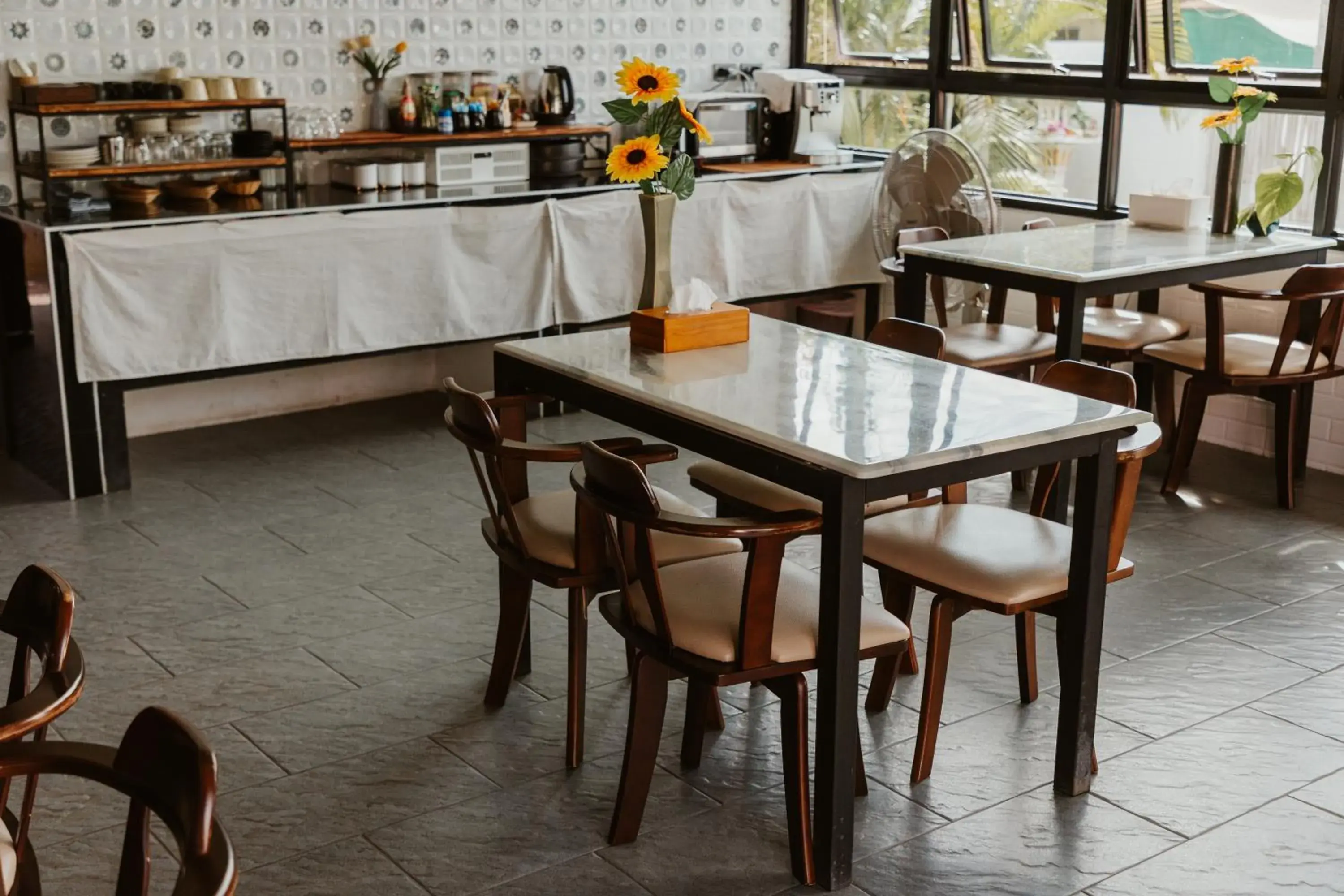 Restaurant/places to eat in Arun Dara Villa Restaurant/places to eat in Arun Dara Villa