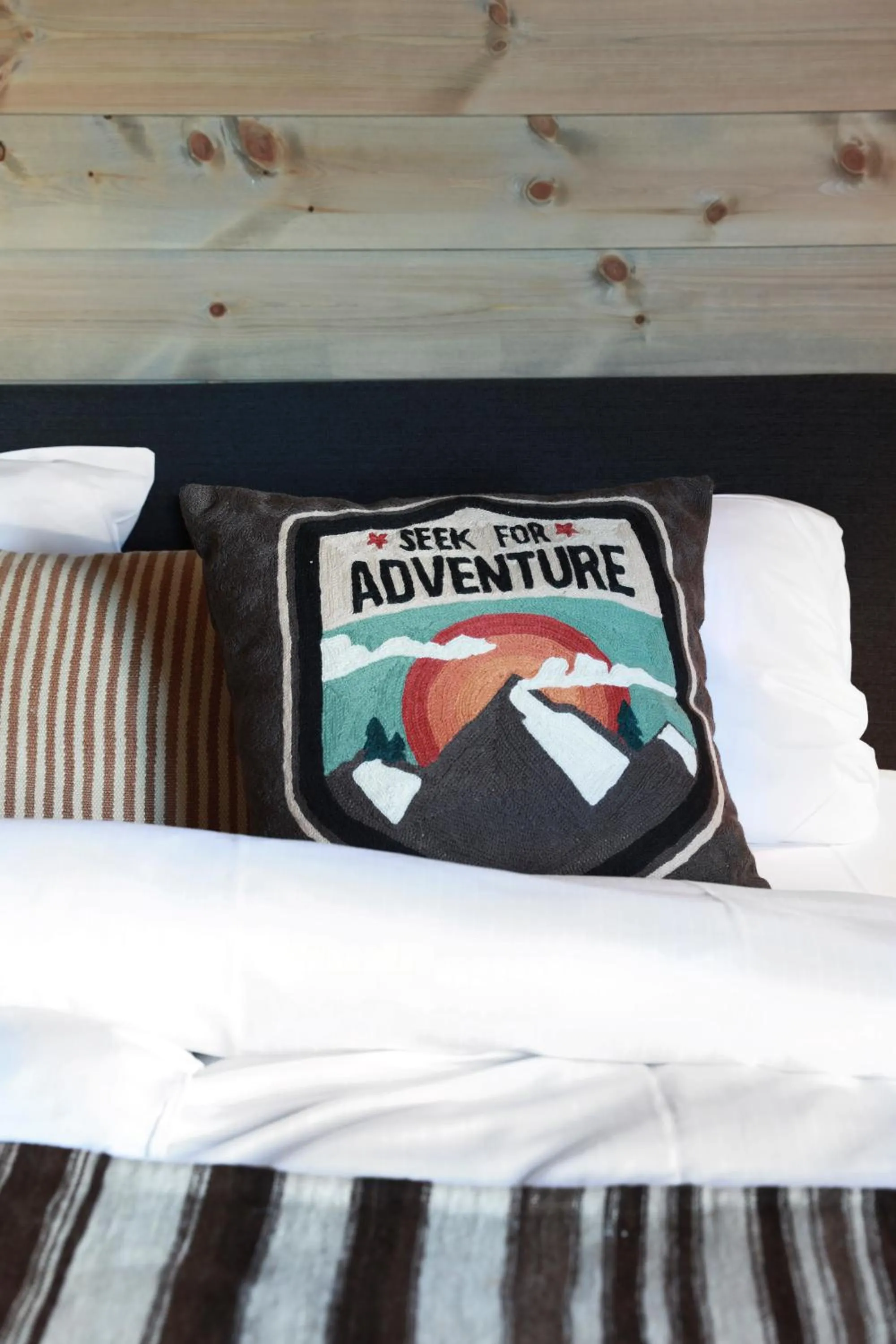 Decorative detail, Bed in Solsiden Brygge Rorbuer