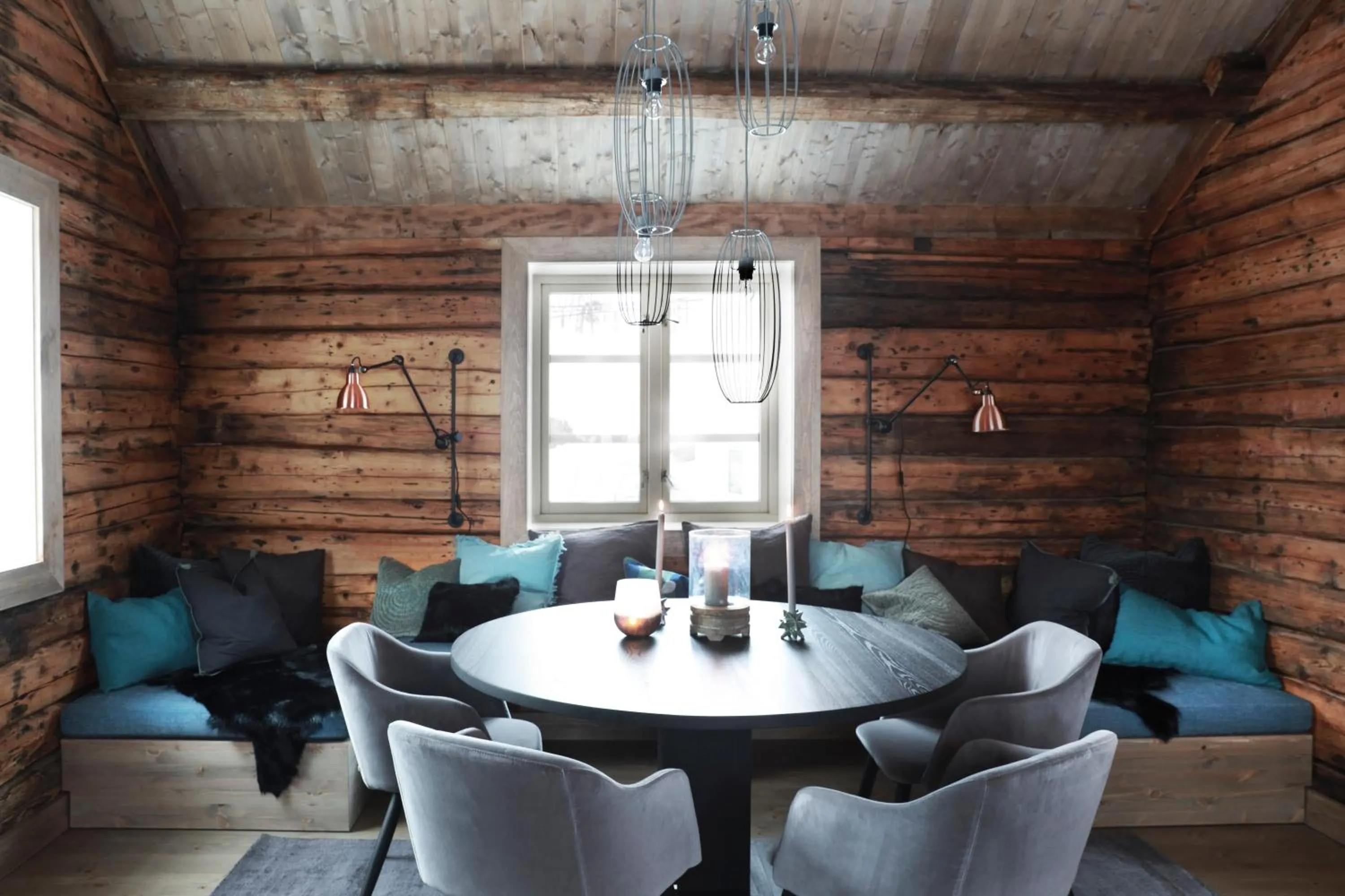 Dining area in Solsiden Brygge Rorbuer