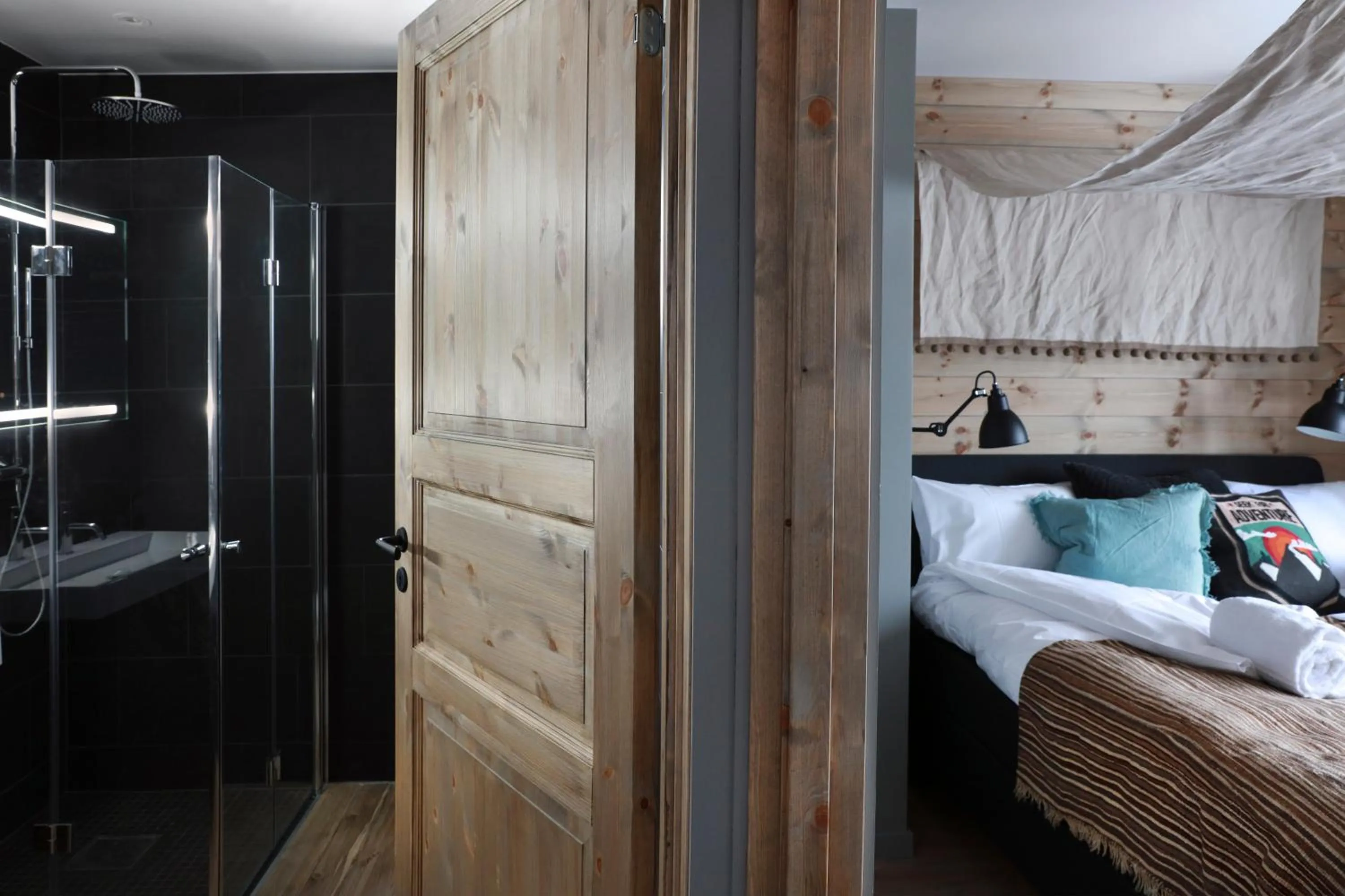 Shower, Bed in Solsiden Brygge Rorbuer
