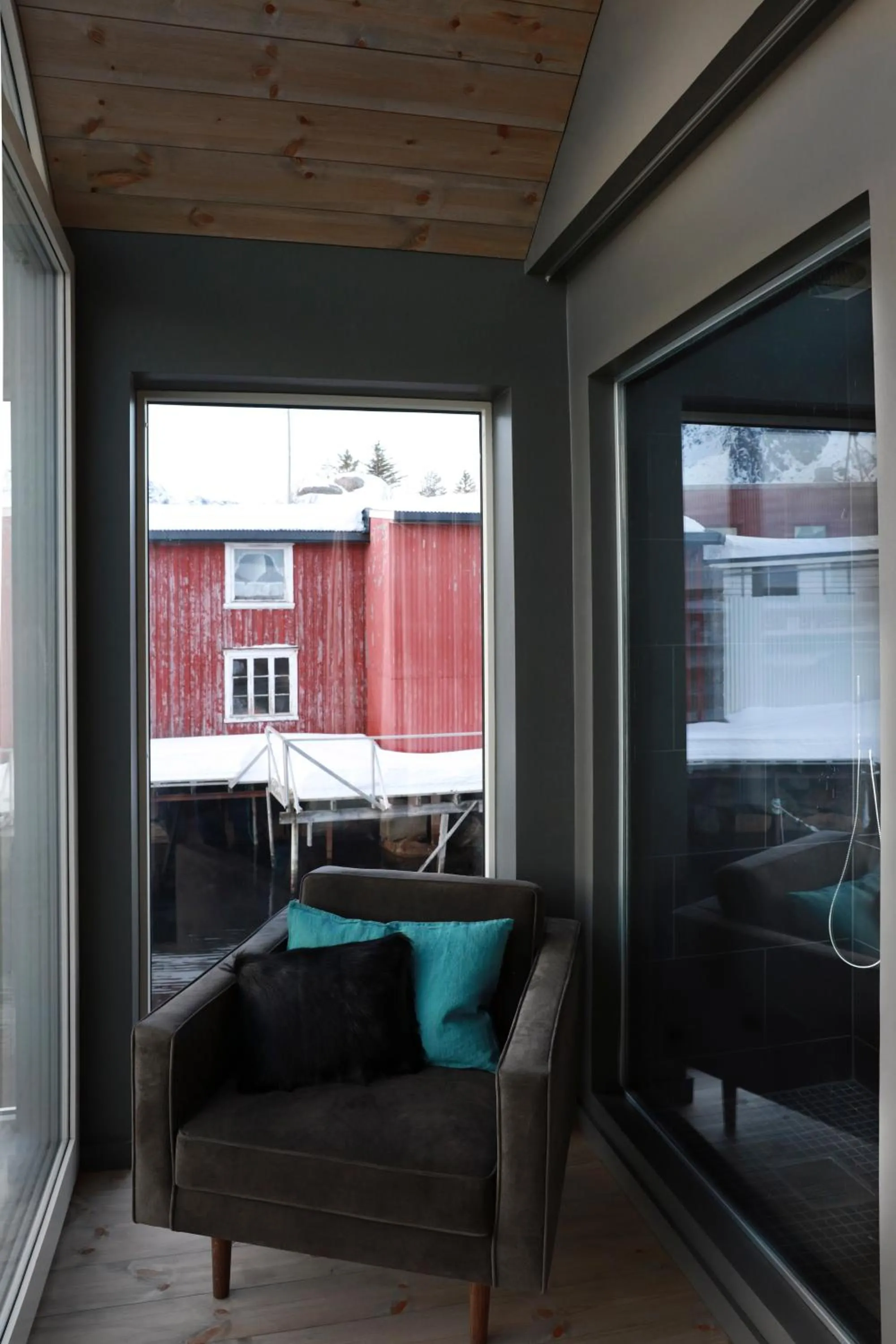 Seating area in Solsiden Brygge Rorbuer