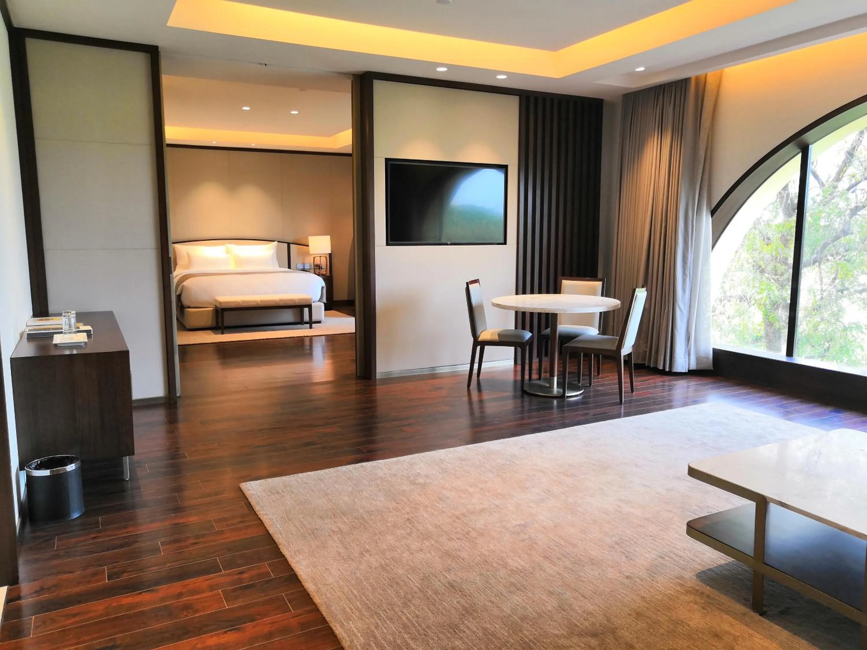 Living room, Bed in Belvedere Golf & Country Club