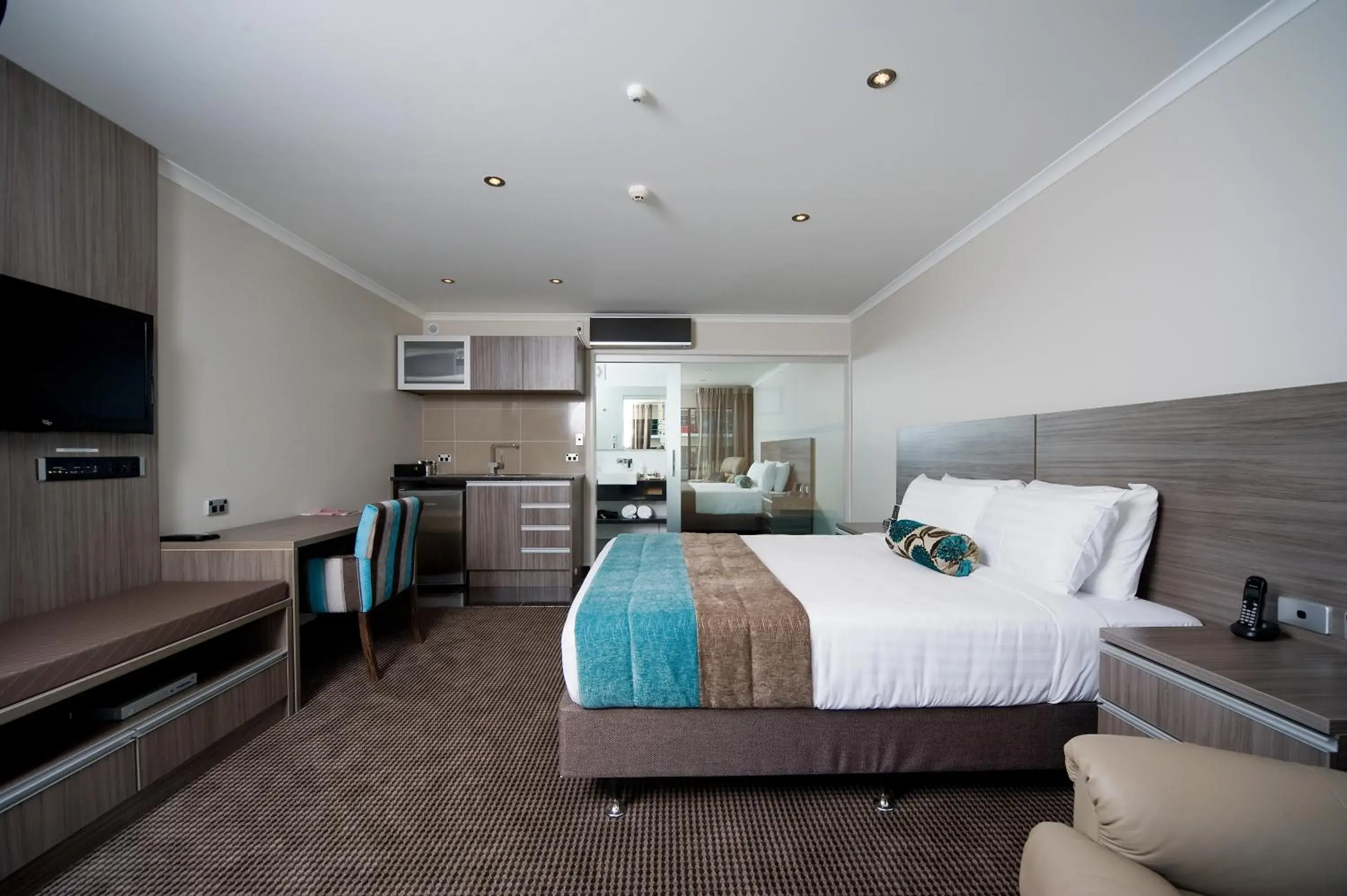 Photo of the whole room, Bed in Best Western Ellerslie International Hotel Photo of the whole room, Bed in Best Western Ellerslie International Hotel