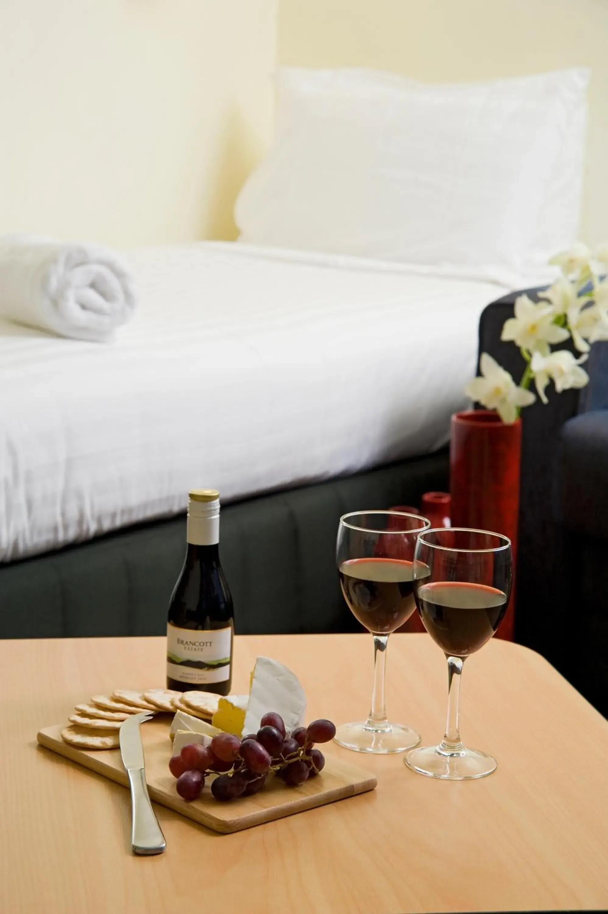 Alcoholic drinks, Bed in Best Western Ellerslie International Hotel Alcoholic drinks, Bed in Best Western Ellerslie International Hotel
