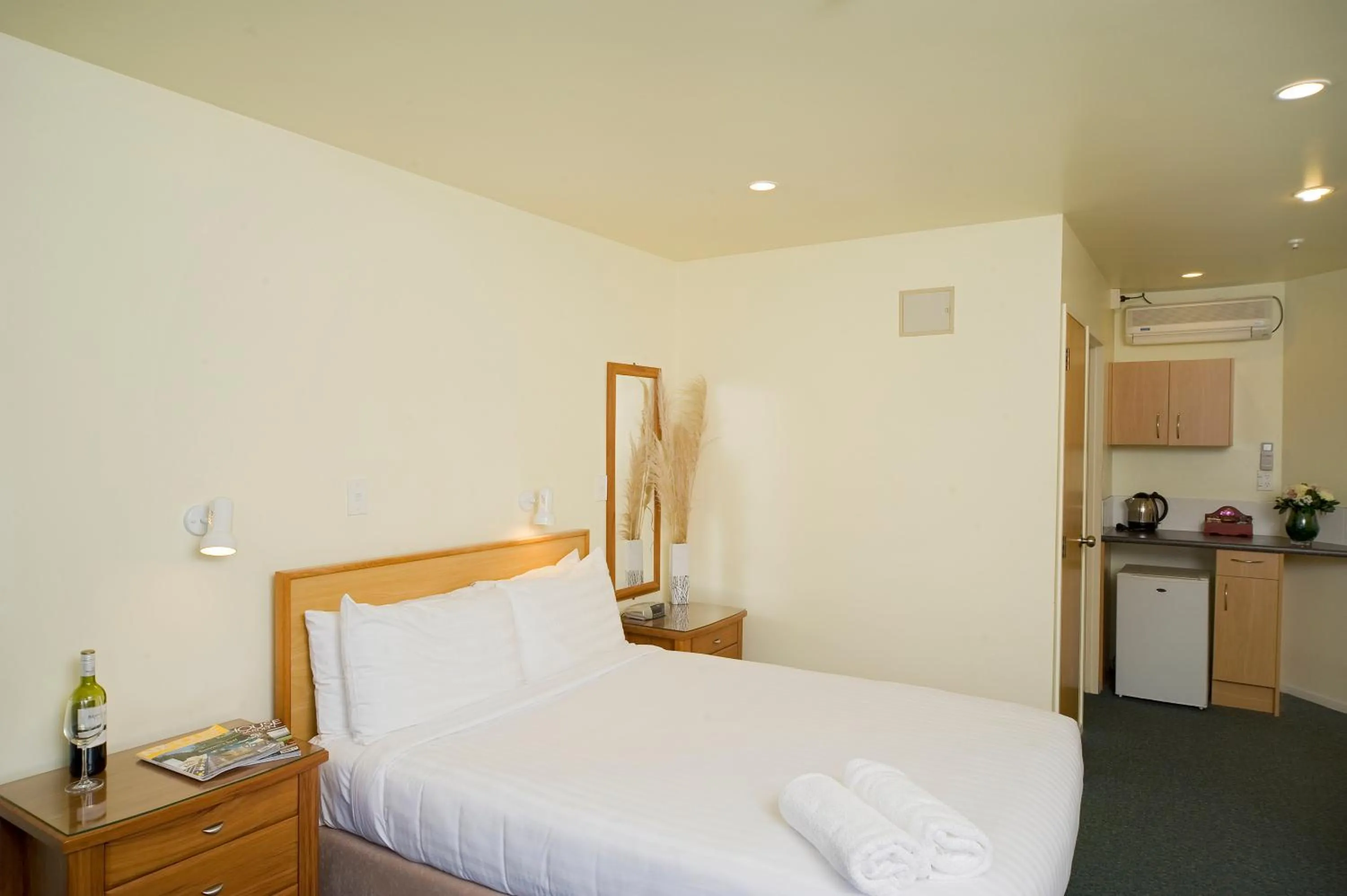 Bed in Best Western Ellerslie International Hotel