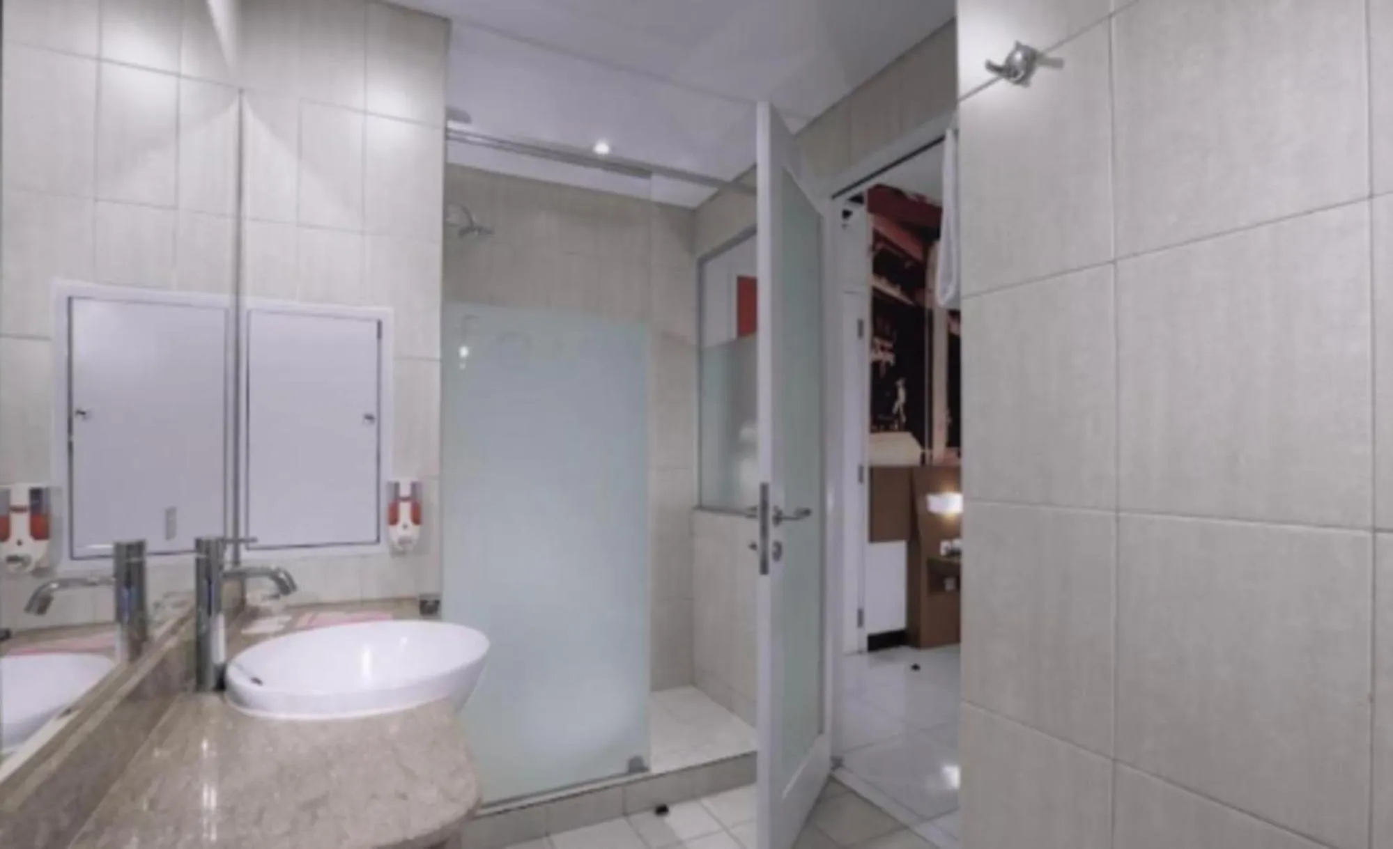 Bathroom in favehotel Braga