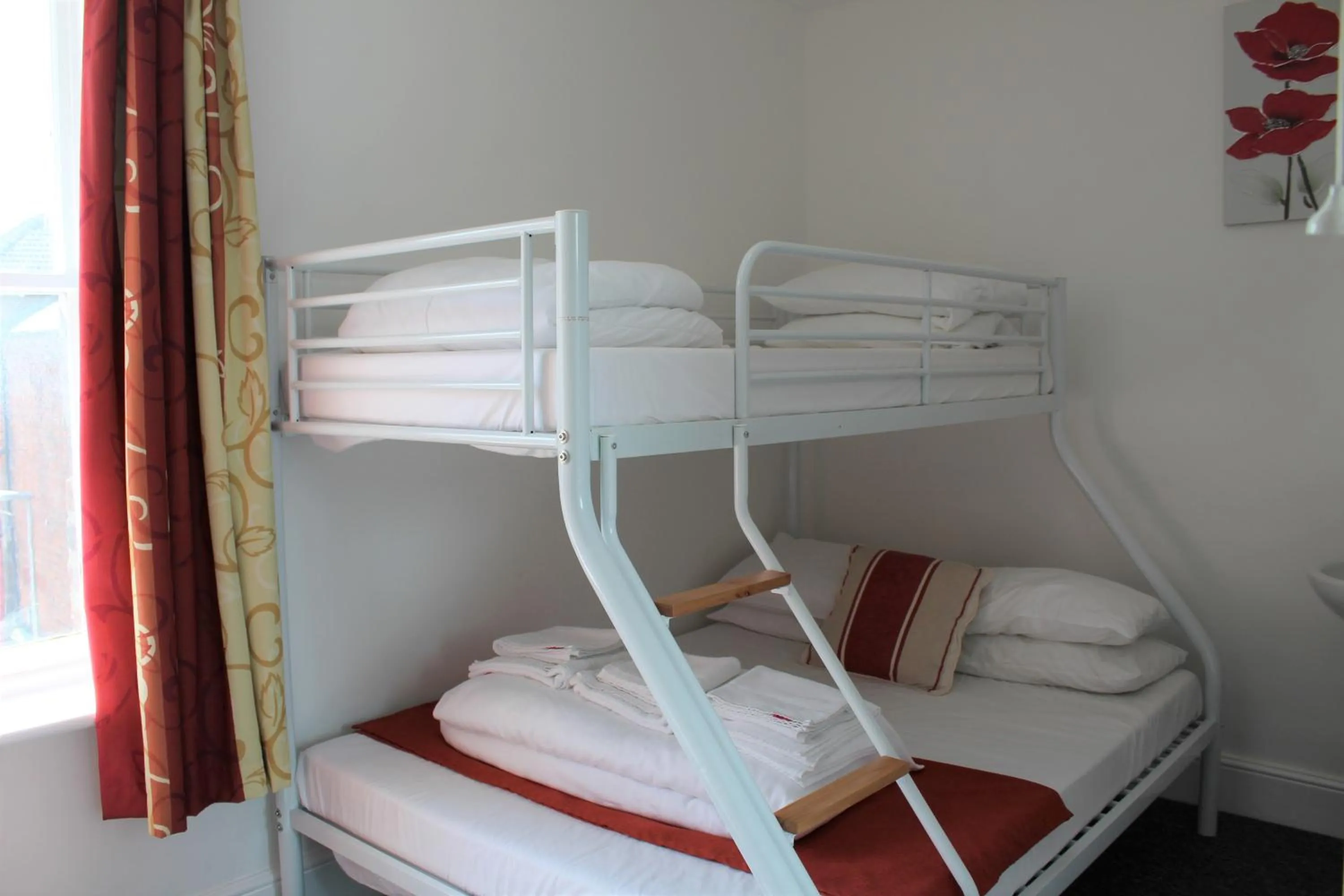 Photo of the whole room, Bed in Backpackers Blackpool Hotel & Suites