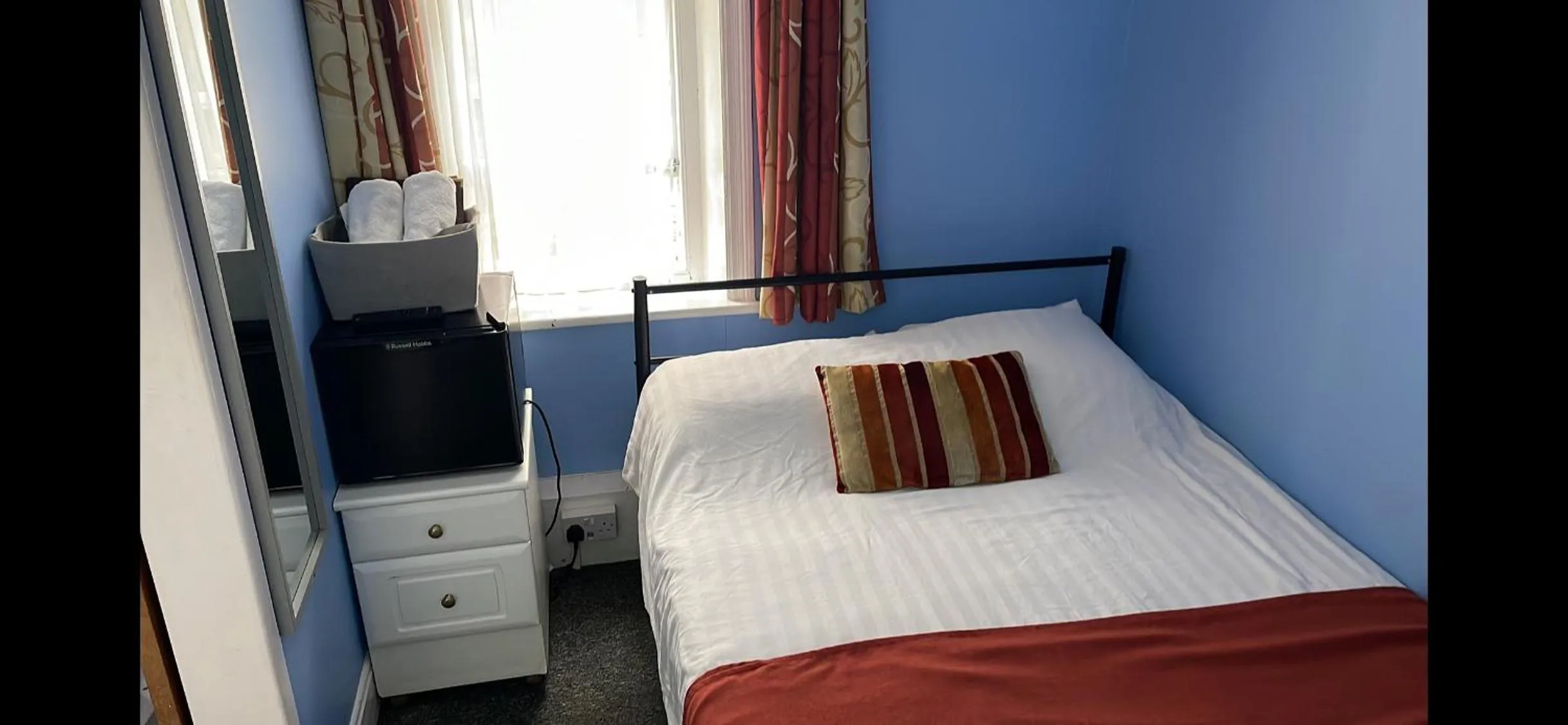 Bed in Backpackers Blackpool Hotel & Suites