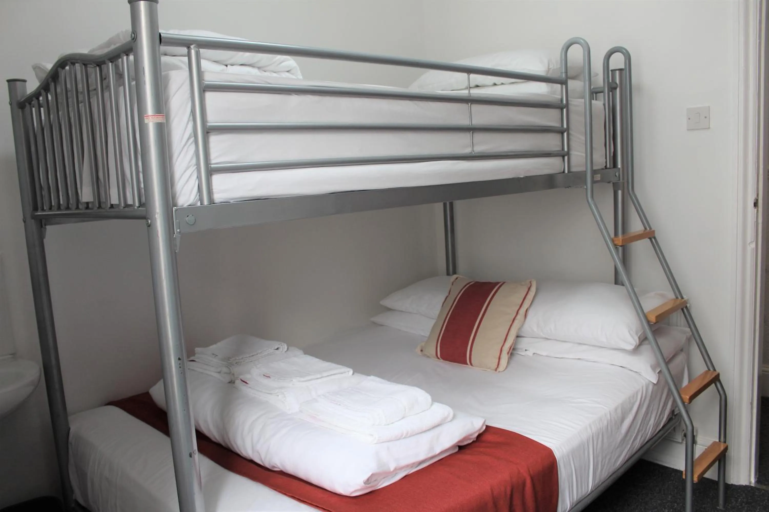 Photo of the whole room, Bed in Backpackers Blackpool Hotel & Suites