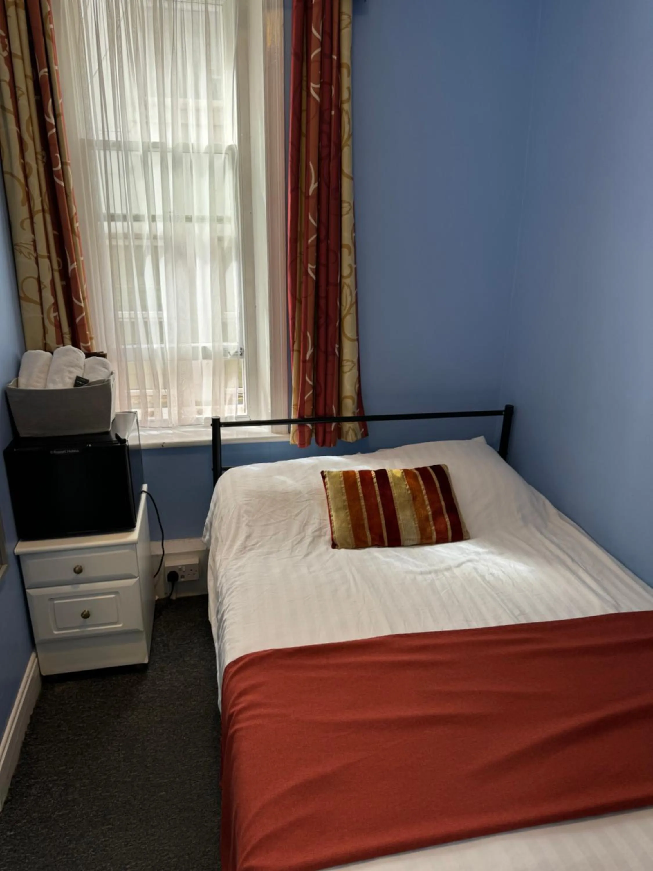 Bed in Backpackers Blackpool Hotel & Suites