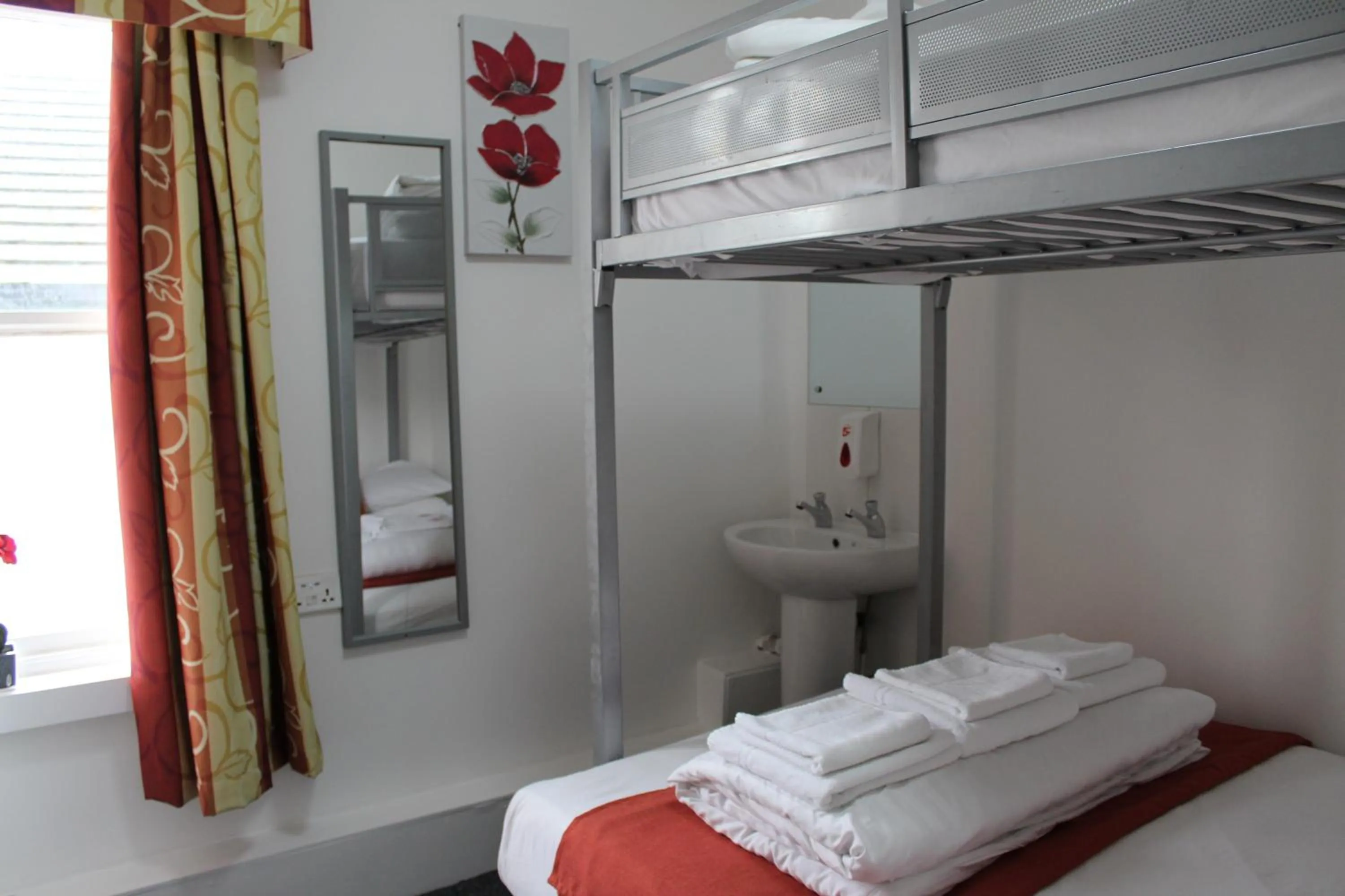 Photo of the whole room, Bed in Backpackers Blackpool Hotel & Suites