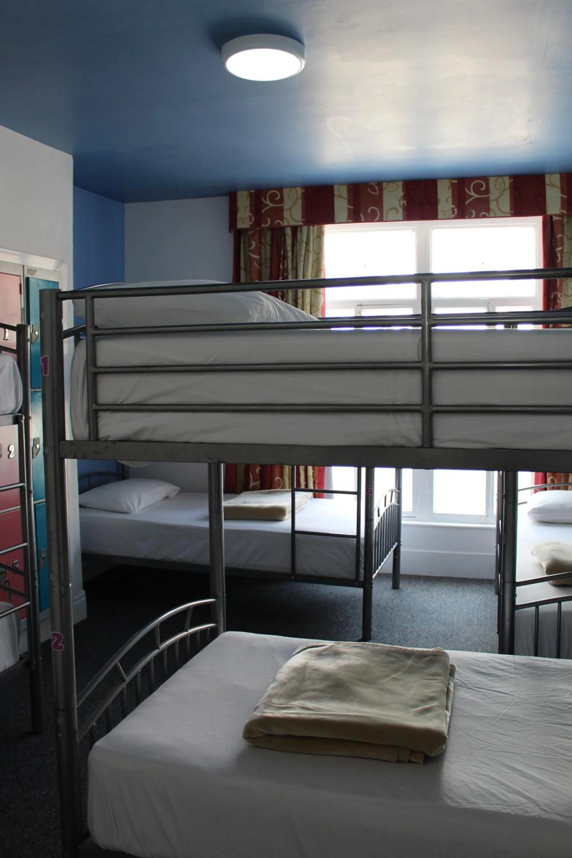 Bed in Backpackers Blackpool Hotel & Suites