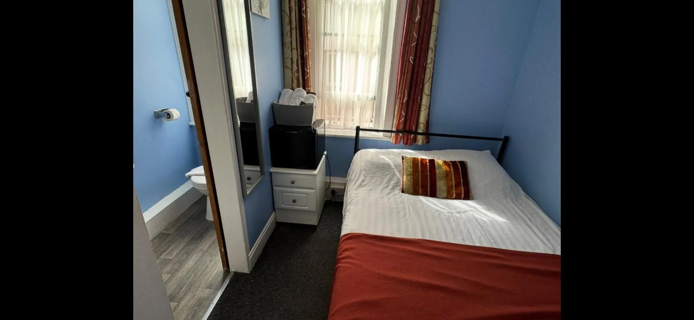 Bed in Backpackers Blackpool Hotel & Suites