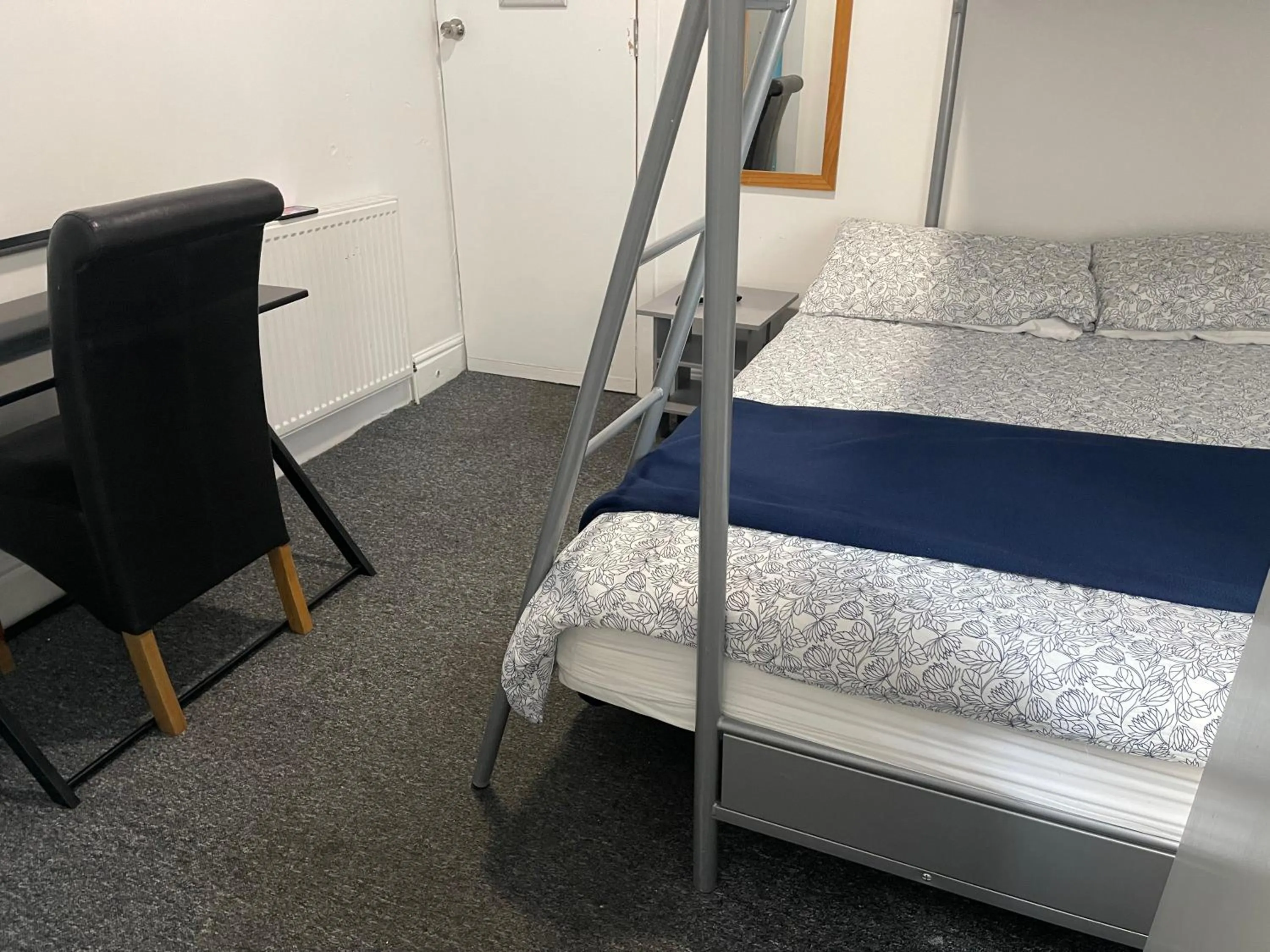 Bed in Backpackers Blackpool Hotel & Suites