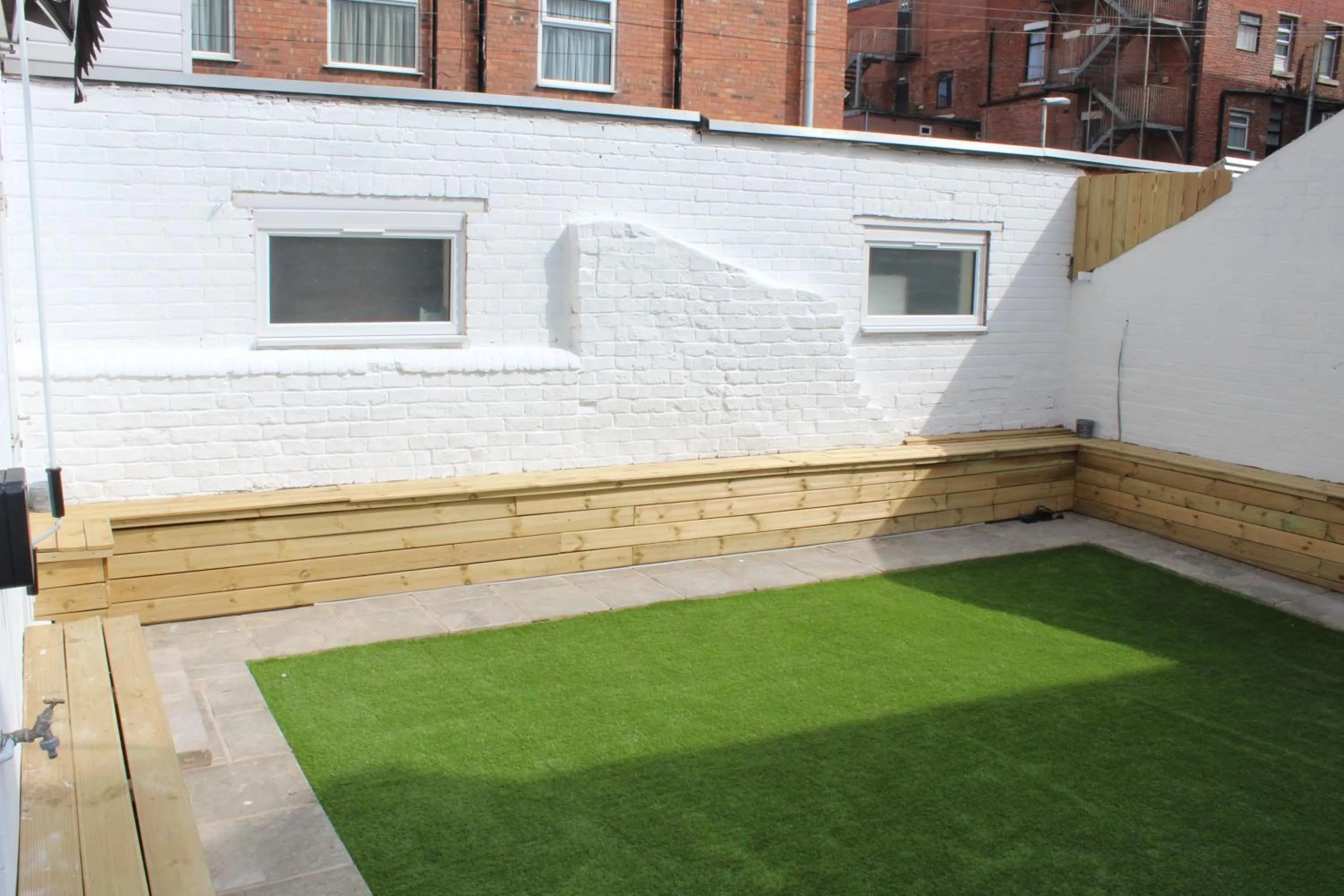 Garden in Backpackers Blackpool Hotel & Suites