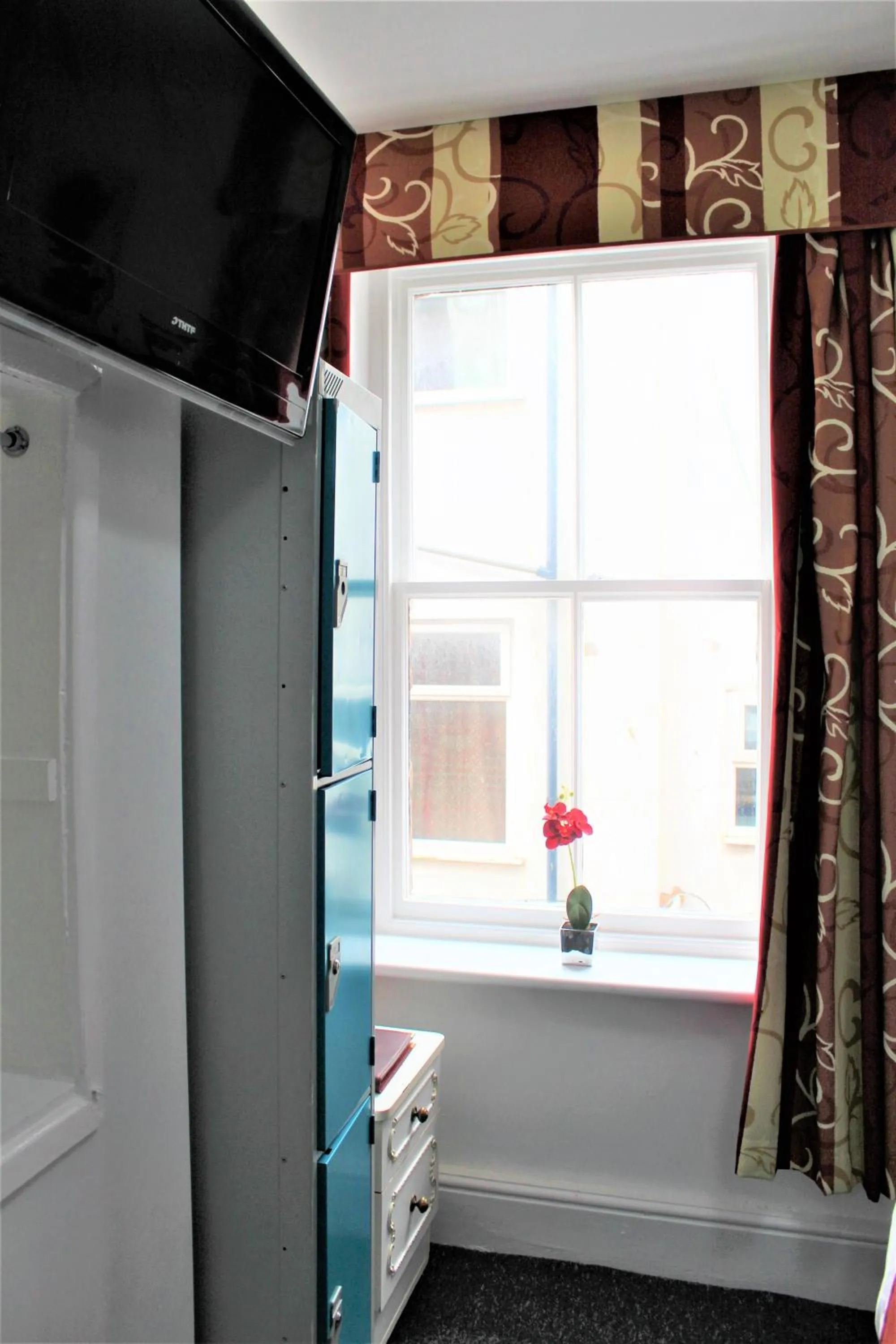 Photo of the whole room in Backpackers Blackpool Hotel & Suites