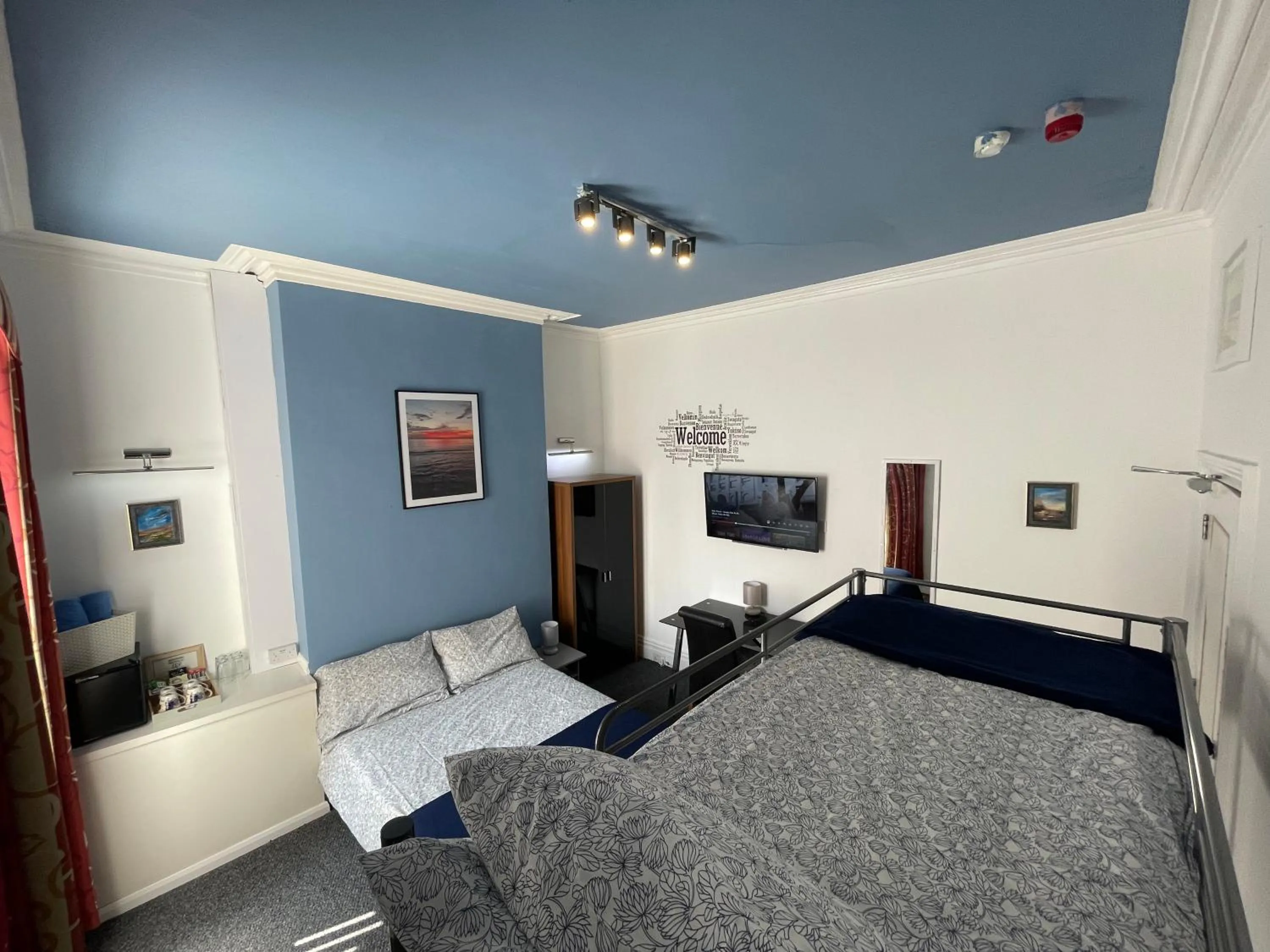 Bed in Backpackers Blackpool Hotel & Suites