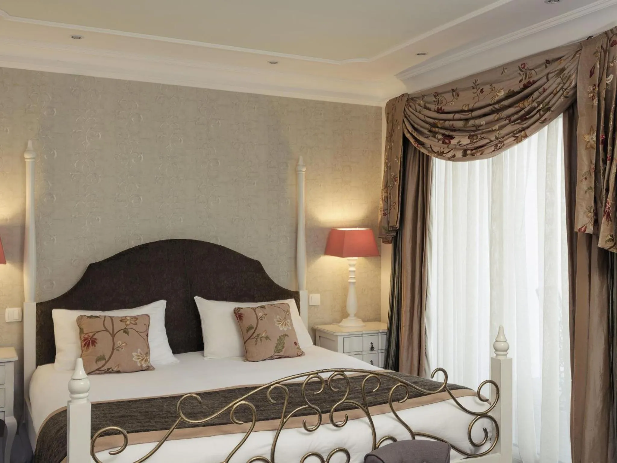 Bedroom, Bed in Hôtel Mercure Villeneuve sur Lot Moulin de Madame