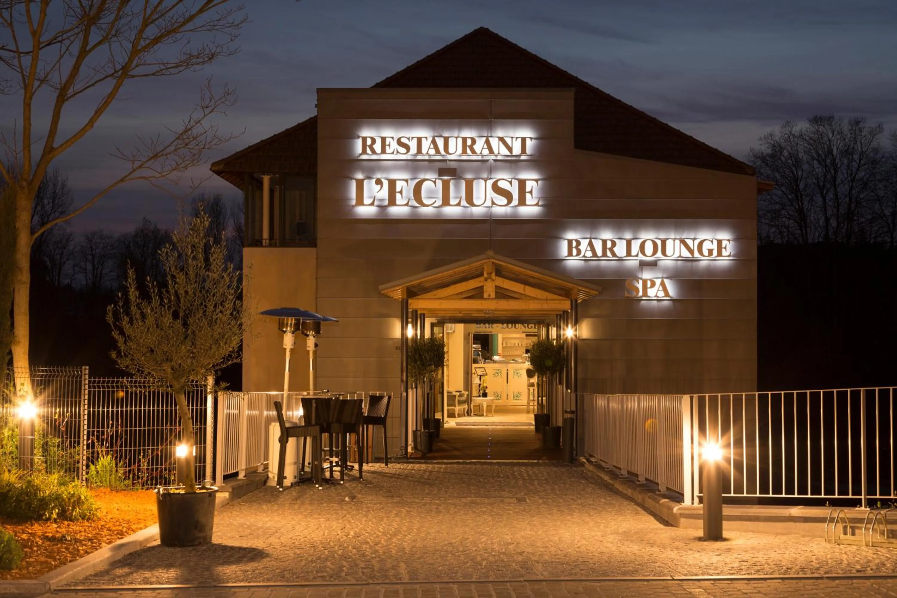 Facade/entrance in Hôtel Mercure Villeneuve sur Lot Moulin de Madame