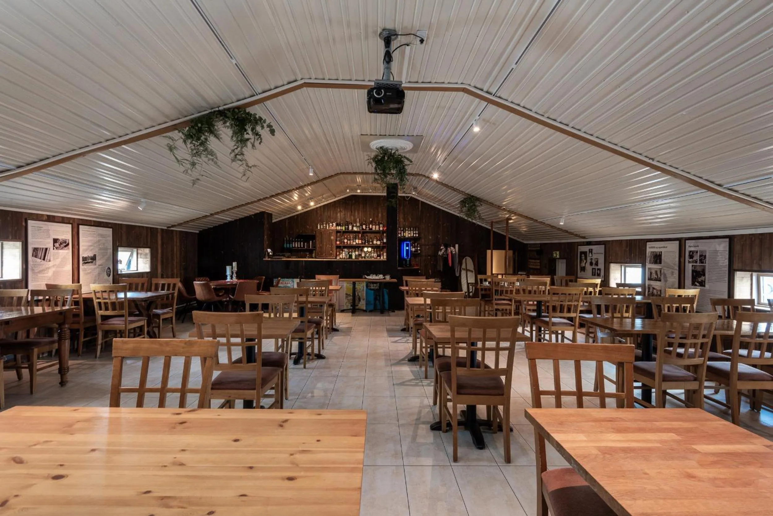 Restaurant/places to eat in Boutique Hotel Anna by EJ Hotels