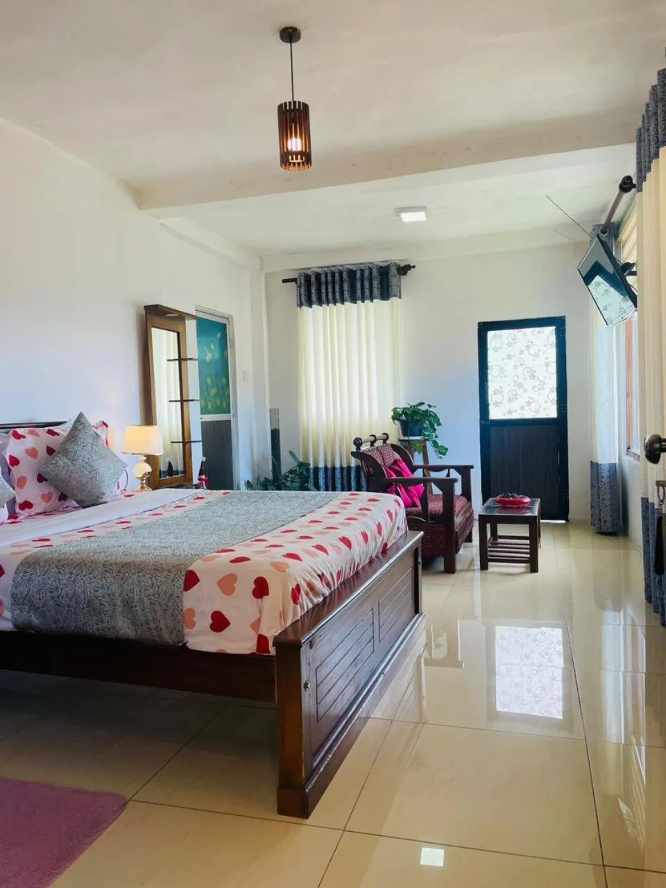 Bed in Golden King Guest