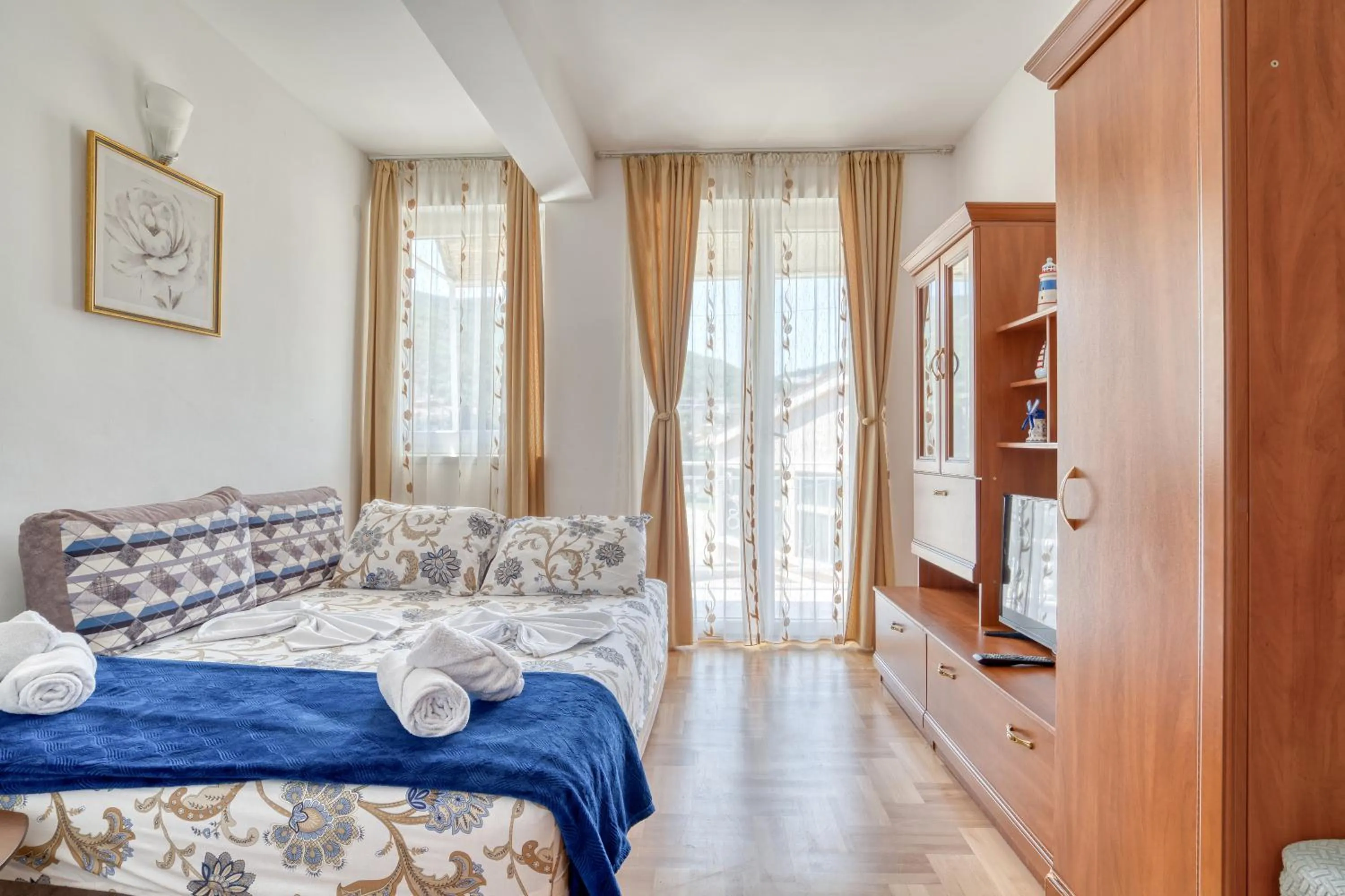 Living room, Bed in Apartments Elena